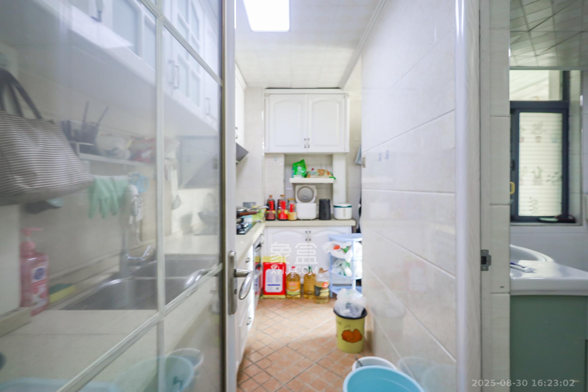 华韵城市海岸(城市水岸苑) 2室2厅1卫 98.0万 华韵城市海岸(城市水岸苑) 2室2厅1卫 98.0万厨房