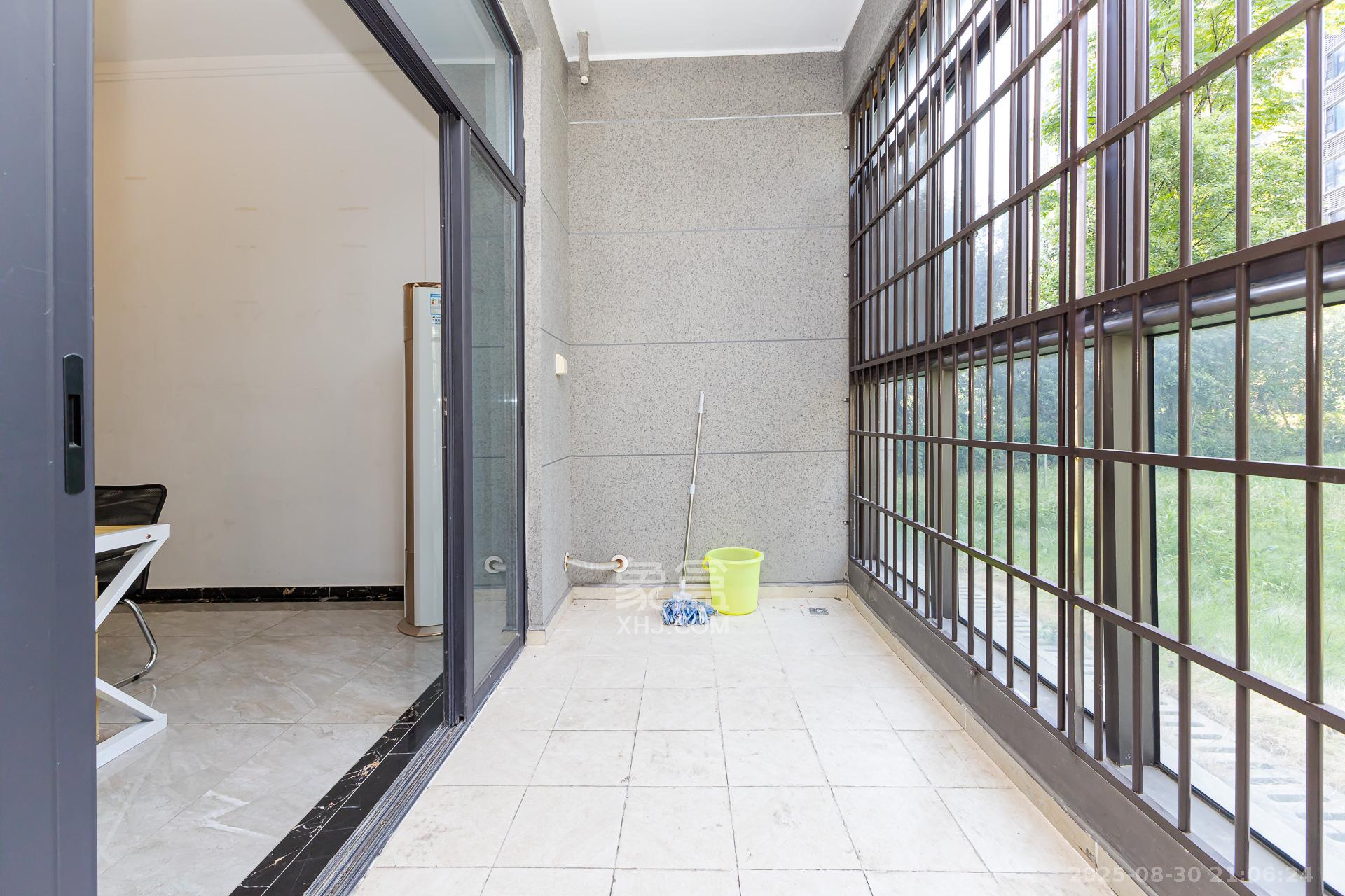 万润滨江天著  4室2厅2卫    130.0万 万润滨江天著  4室2厅2卫    130.0万阳台