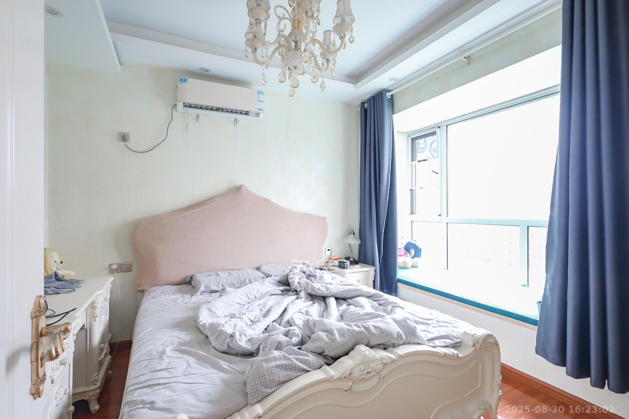 华韵城市海岸(城市水岸苑) 2室2厅1卫 98.0万 华韵城市海岸(城市水岸苑) 2室2厅1卫 98.0万卧室