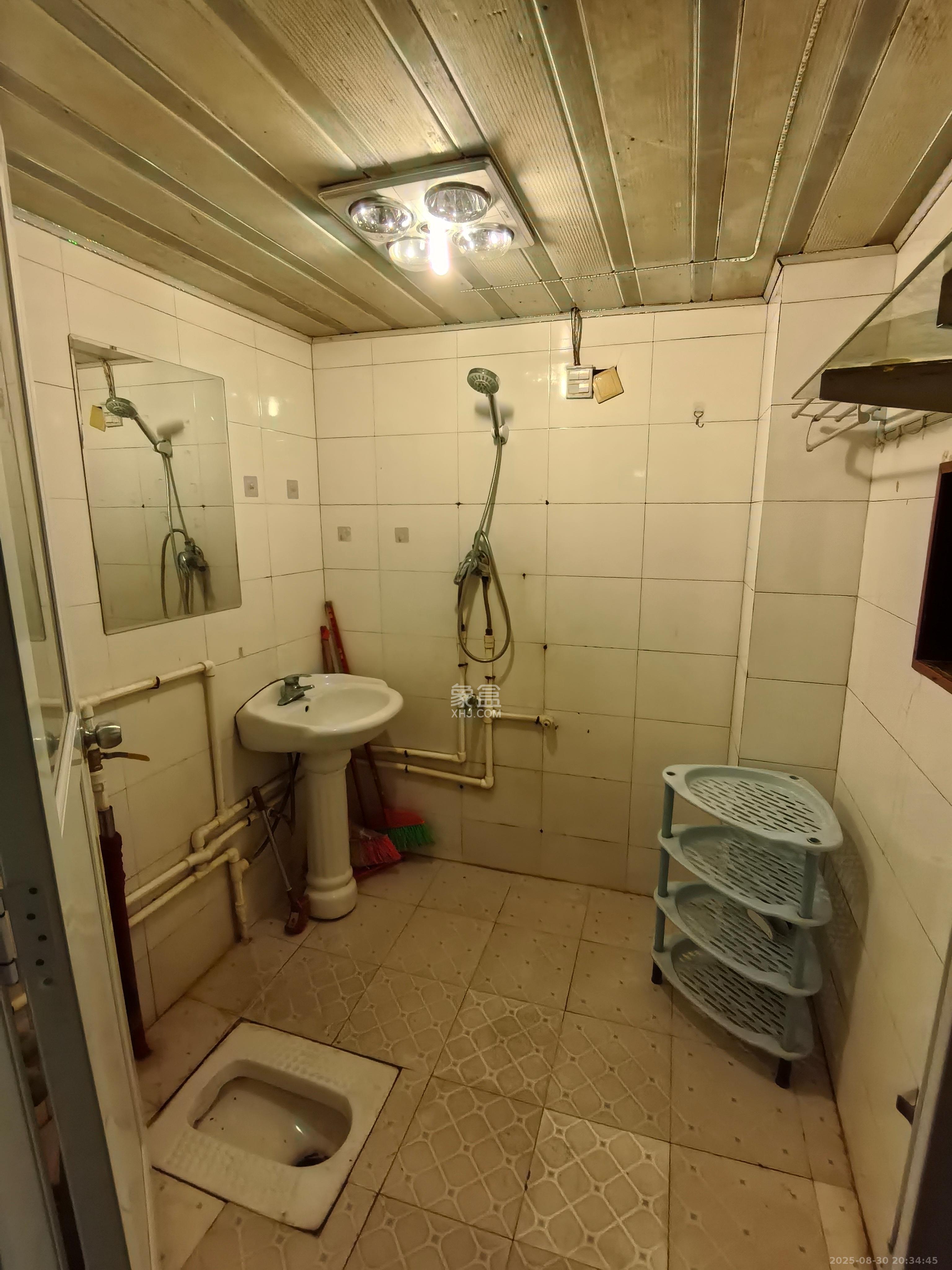 中南汽车世界 2室1厅1卫 1300.0元/月 中南汽车世界 2室1厅1卫 1300.0元/月室内图