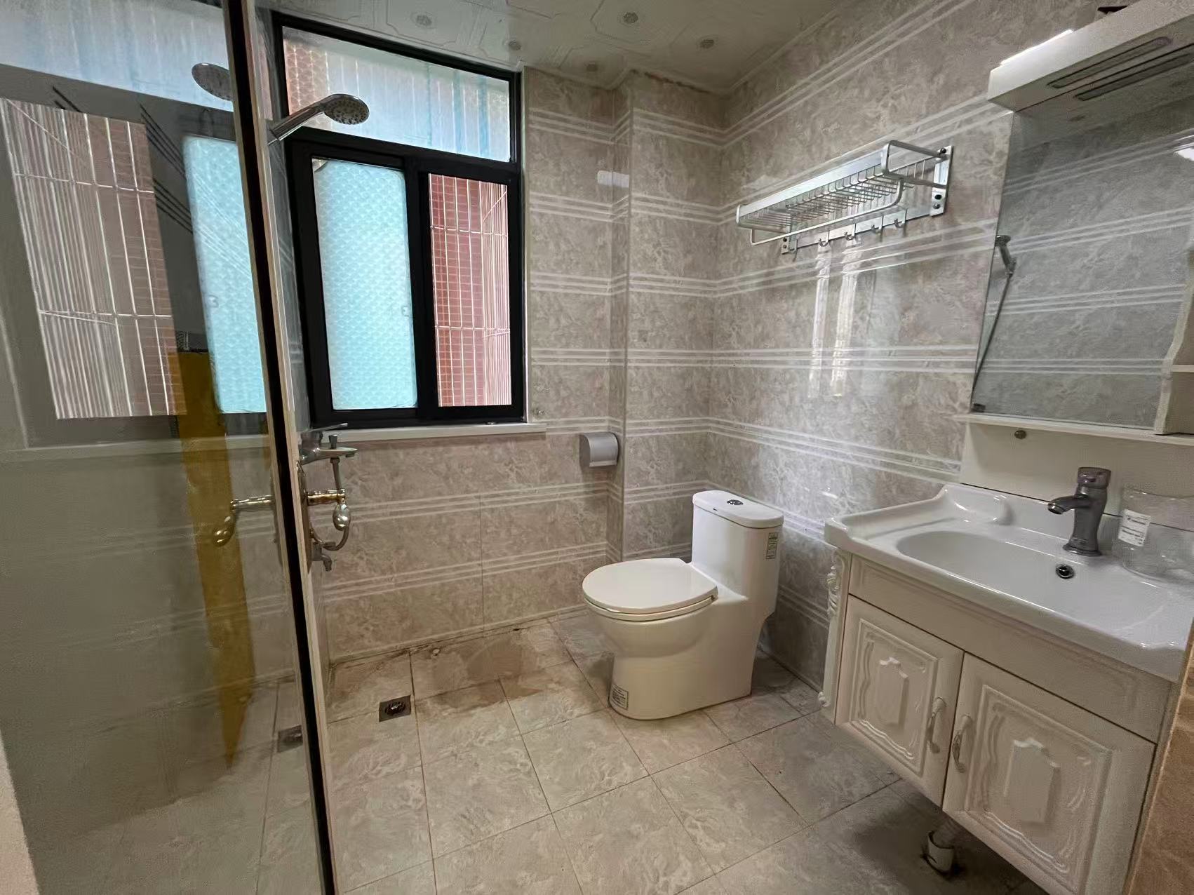 桃花缘 3室2厅2卫 1800.0元/月 桃花缘 3室2厅2卫 1800.0元/月室内图