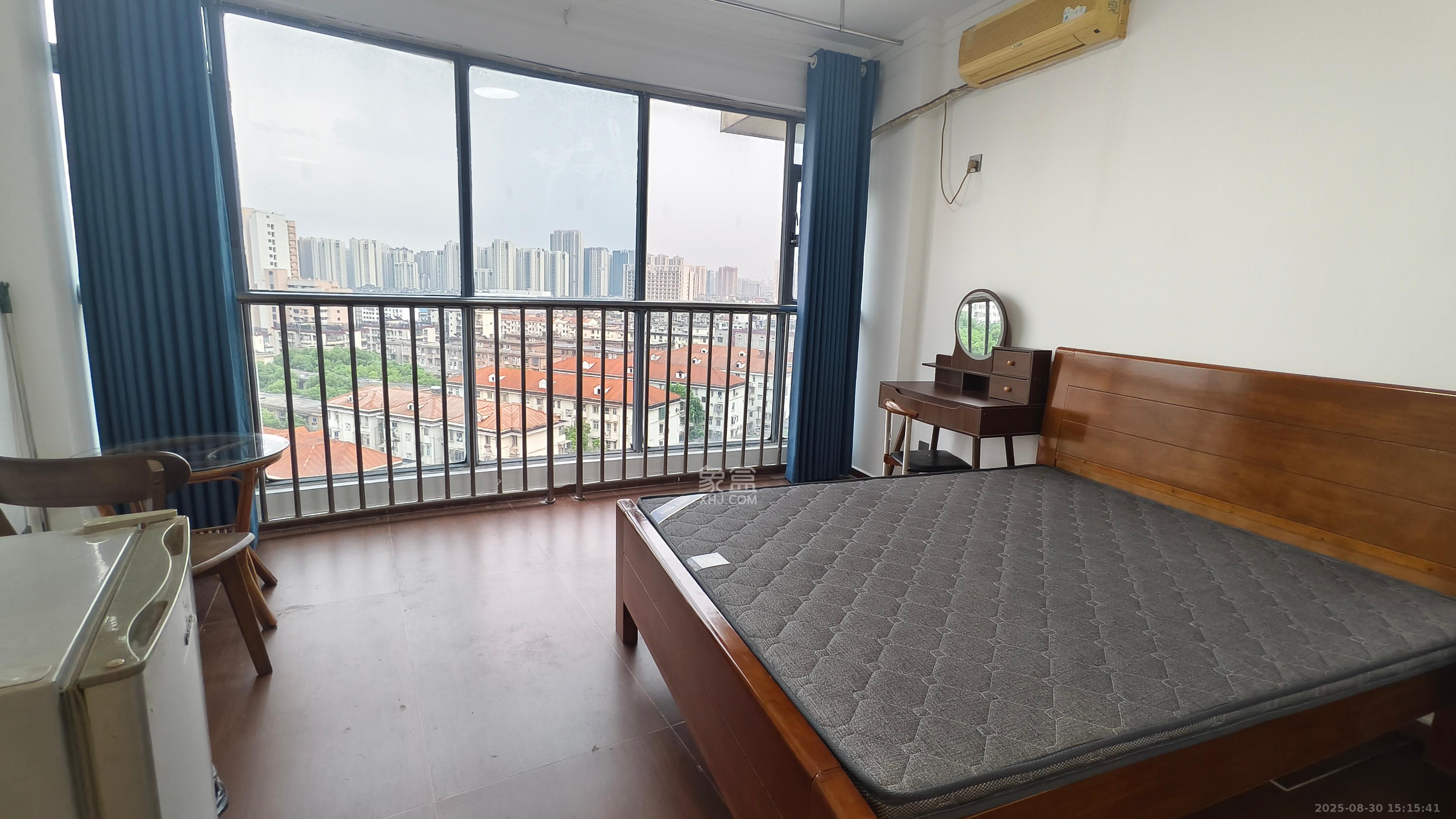 书香名邸  1室1厅1卫    1100.0元/月 书香名邸  1室1厅1卫    1100.0元/月室内图