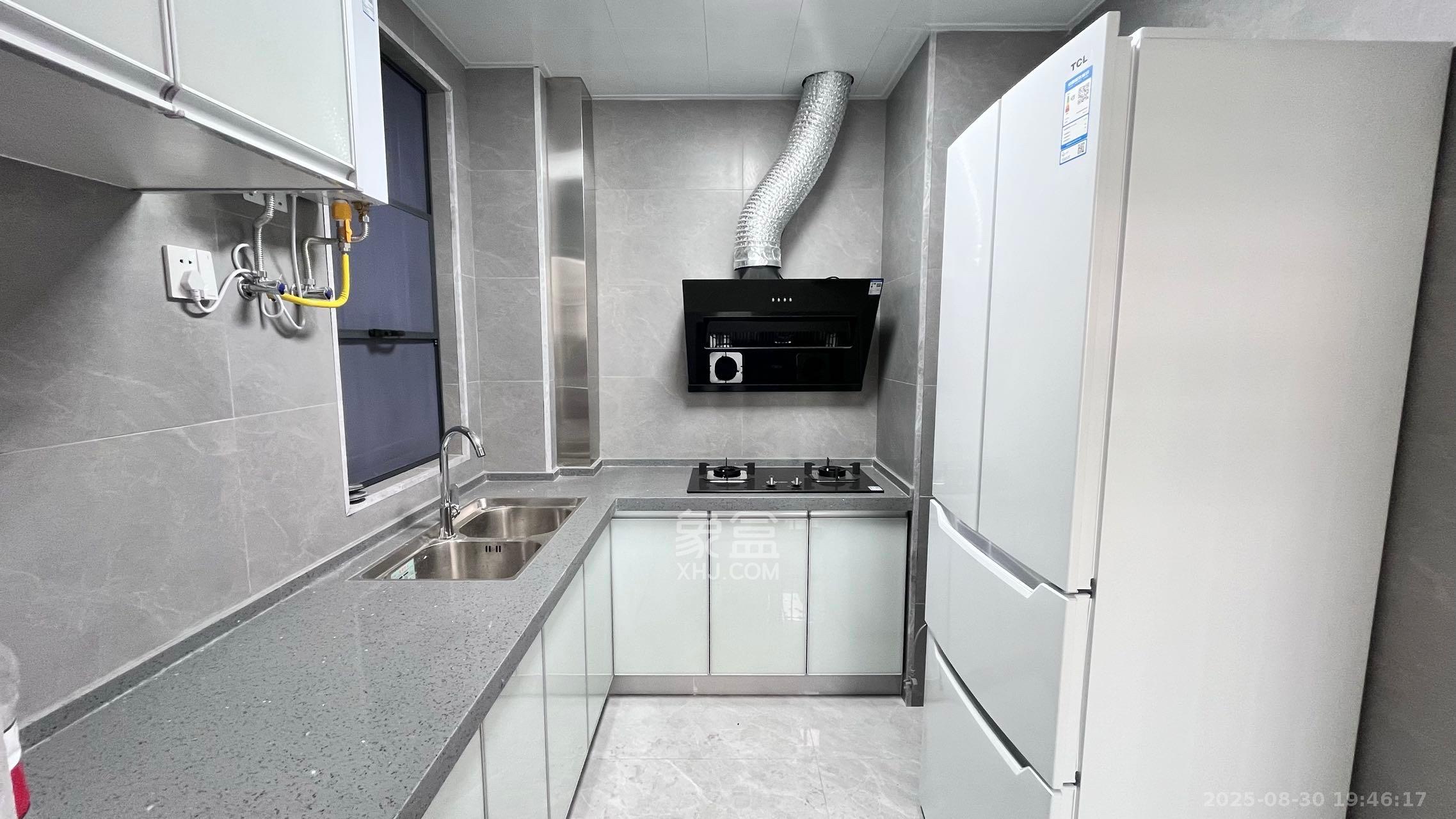 南山梅溪一方  3室2厅2卫    3000.0元/月室内图