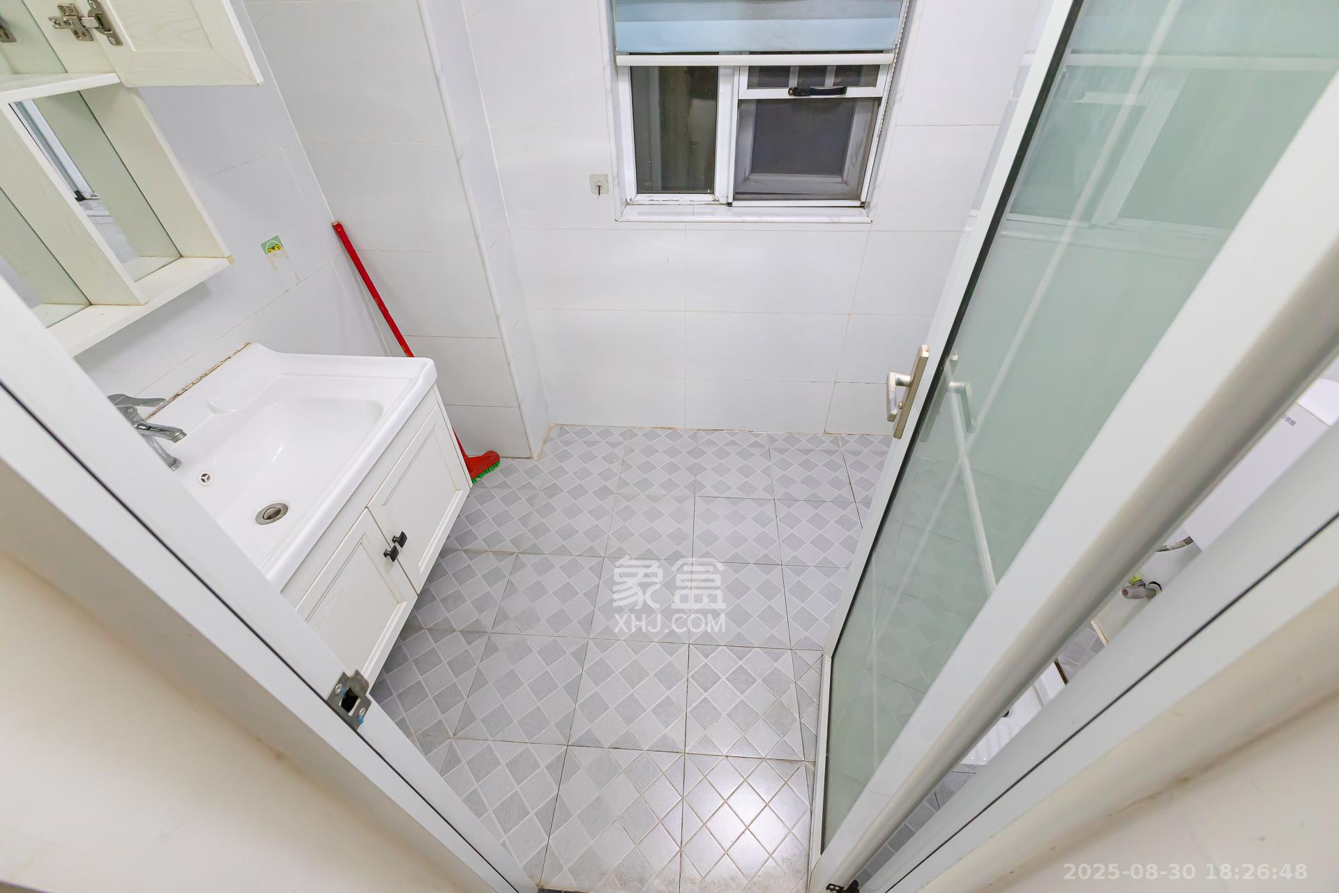 嘉宇银杉(嘉宇西苑) 3室2厅1卫 77.8万 嘉宇银杉(嘉宇西苑) 3室2厅1卫 77.8万卫生间