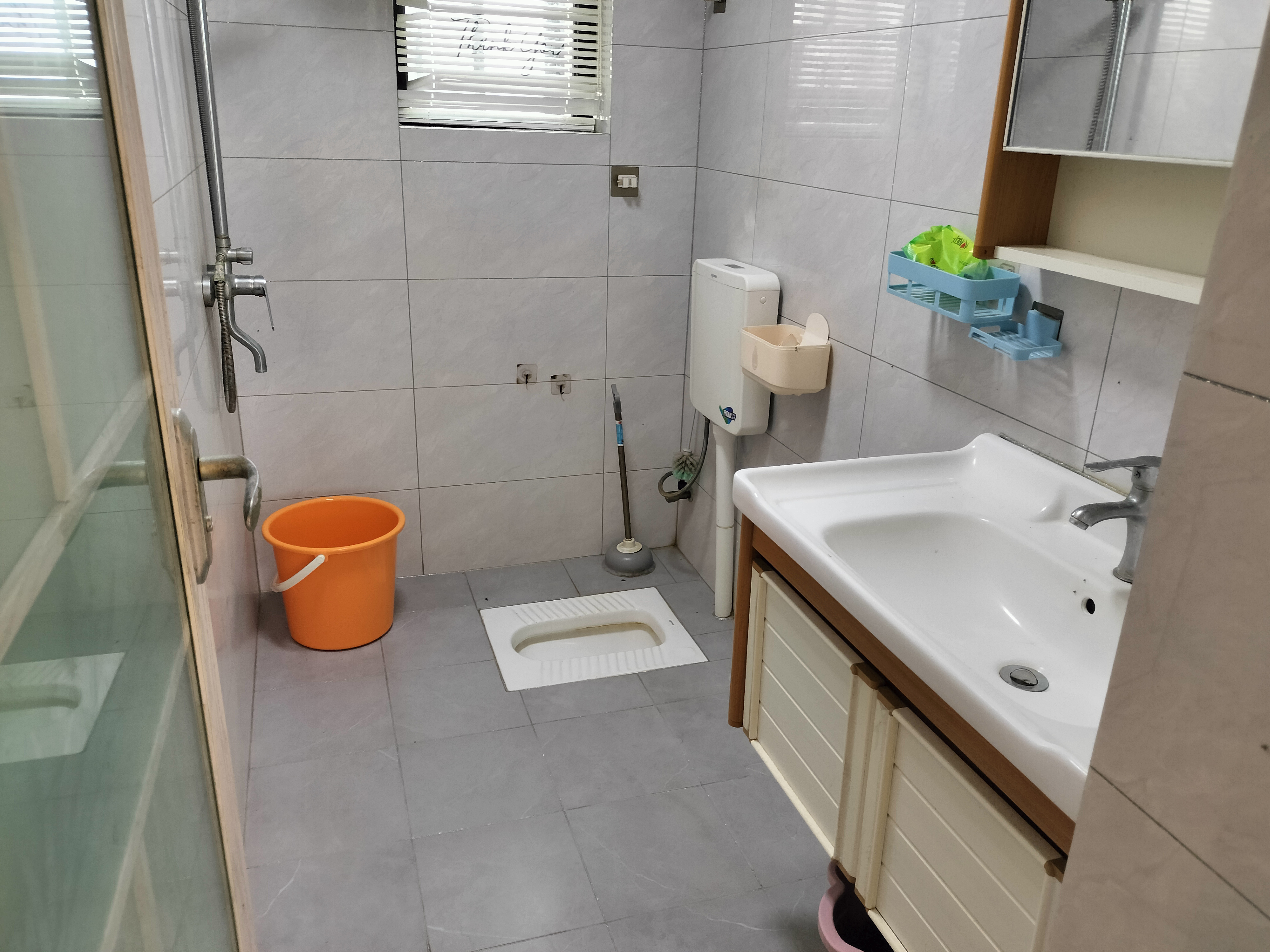 航天小区（美兰区滨江路）  3室2厅2卫    2600.0元/月室内图