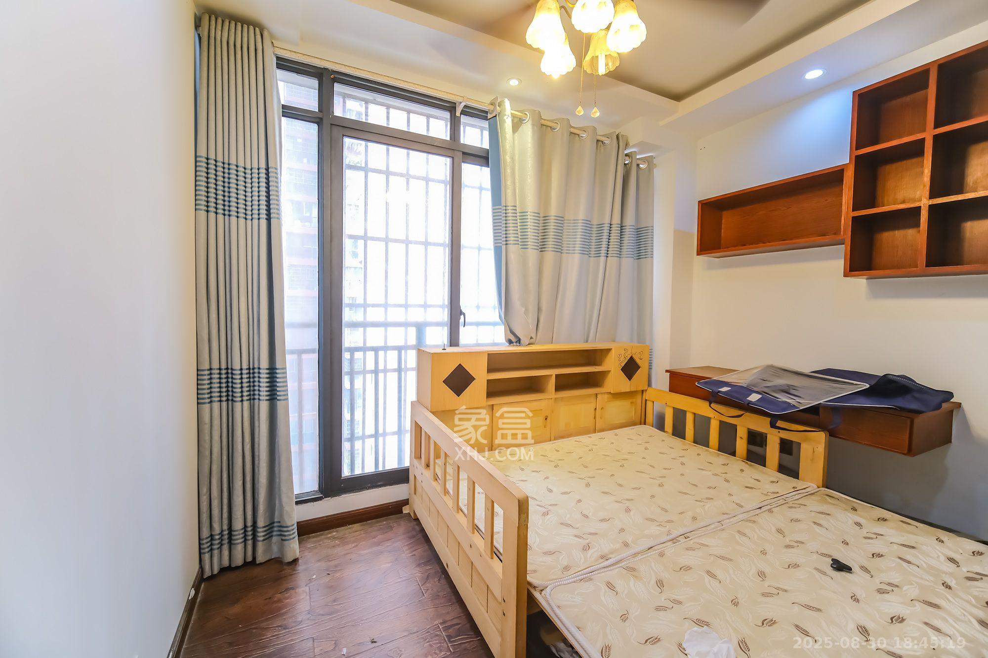 盛地尊域 4室2厅2卫 2000.0元/月 盛地尊域 4室2厅2卫 2000.0元/月室内图