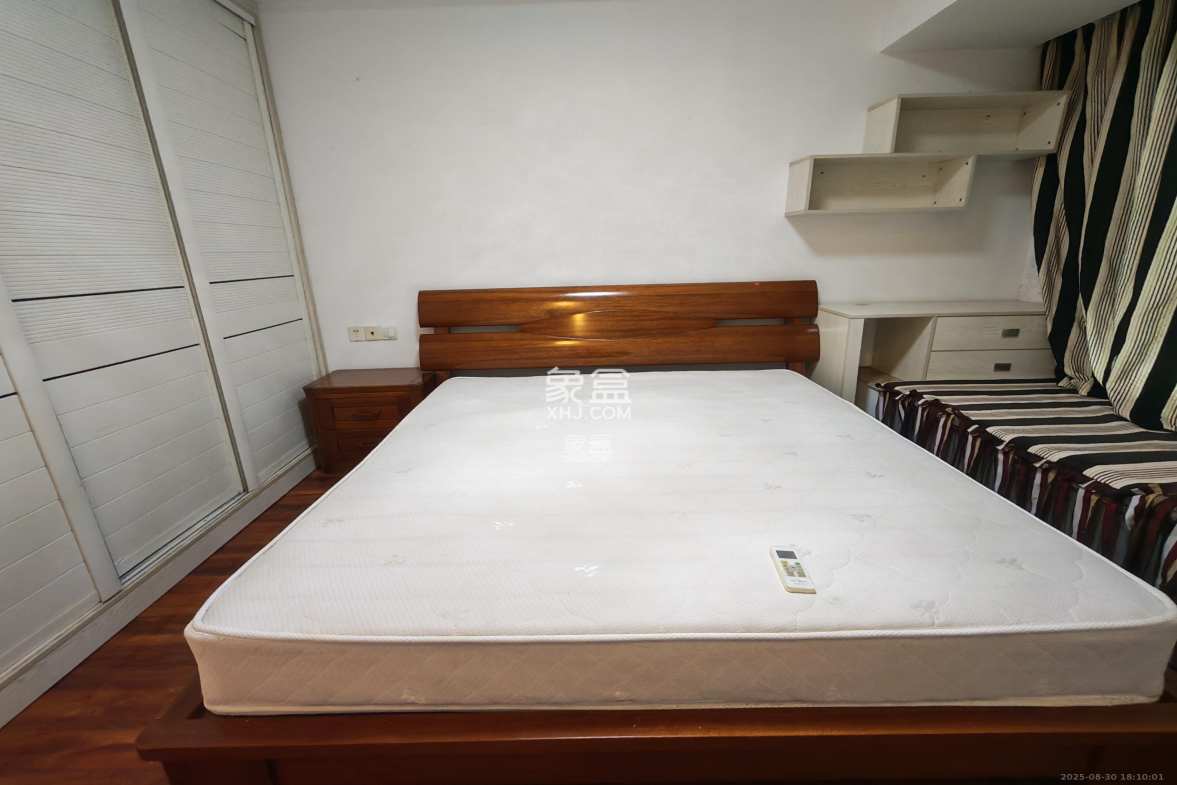 绿地中央广场  3室2厅2卫    3200.0元/月 绿地中央广场  3室2厅2卫    3200.0元/月室内图