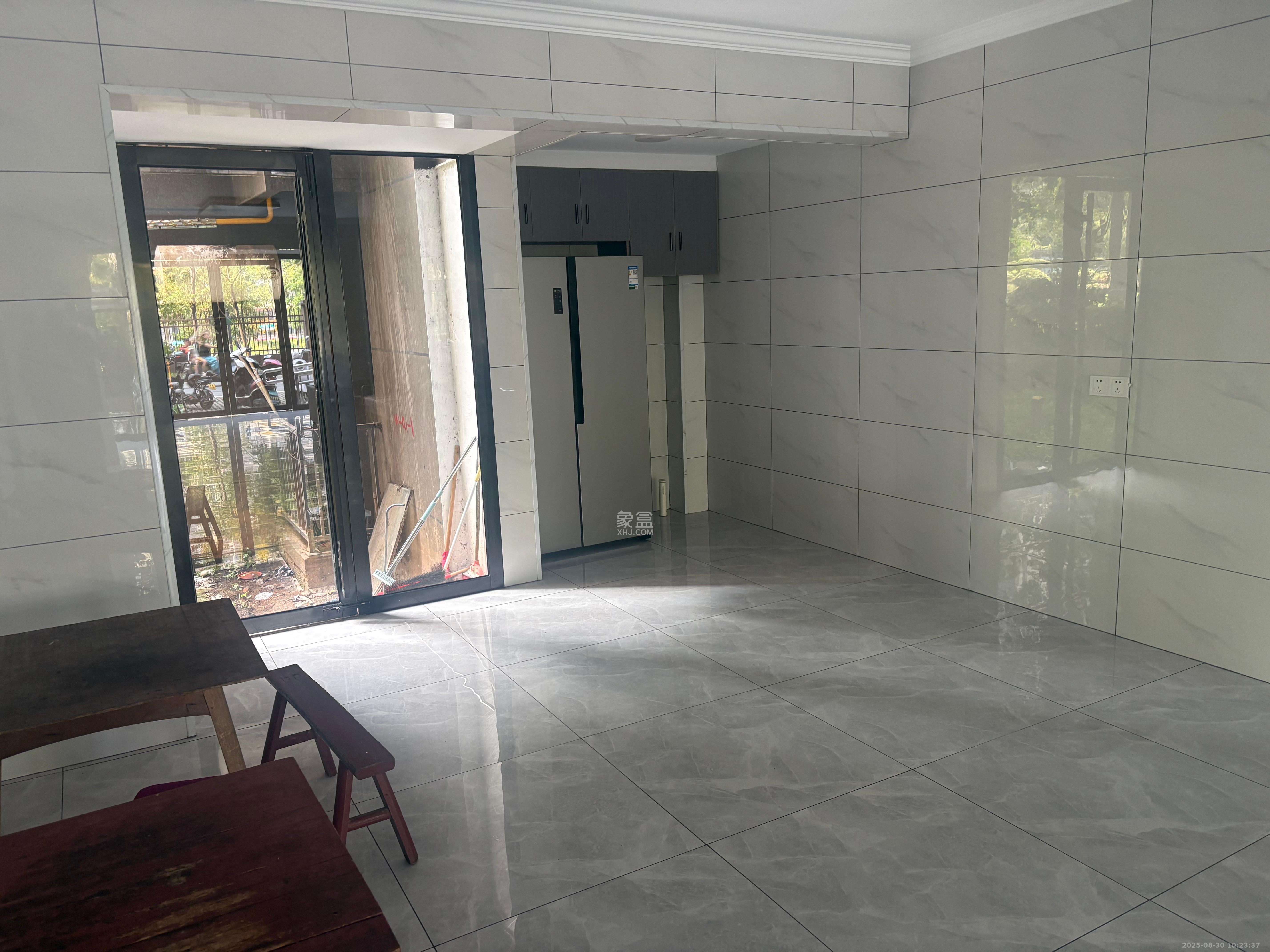 桥头家苑一期  4室2厅2卫    3000.0元/月 桥头家苑一期  4室2厅2卫    3000.0元/月室内图1