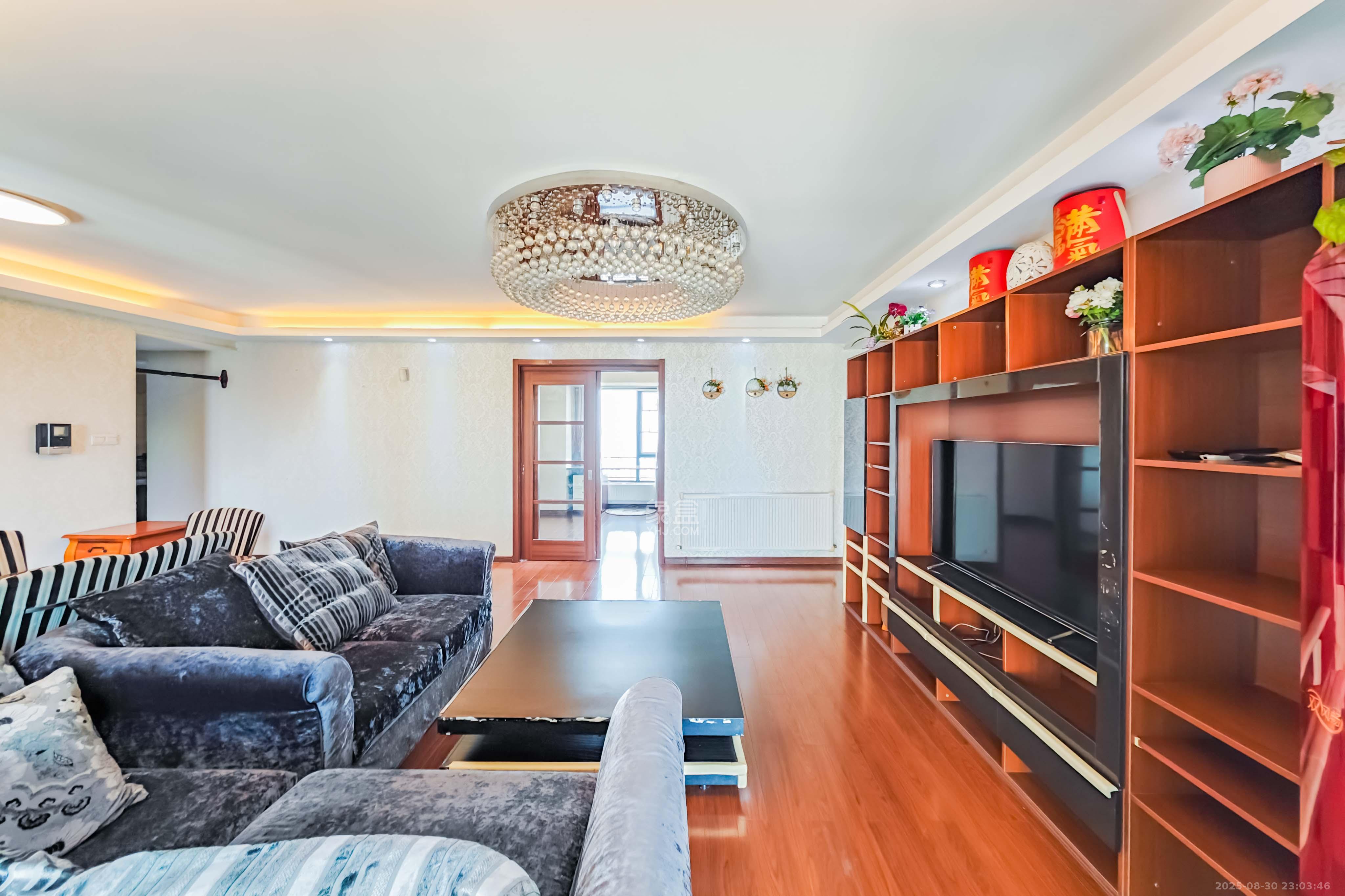 万科金域华府三四期  4室2厅2卫    122.0万 万科金域华府三四期  4室2厅2卫    122.0万客厅