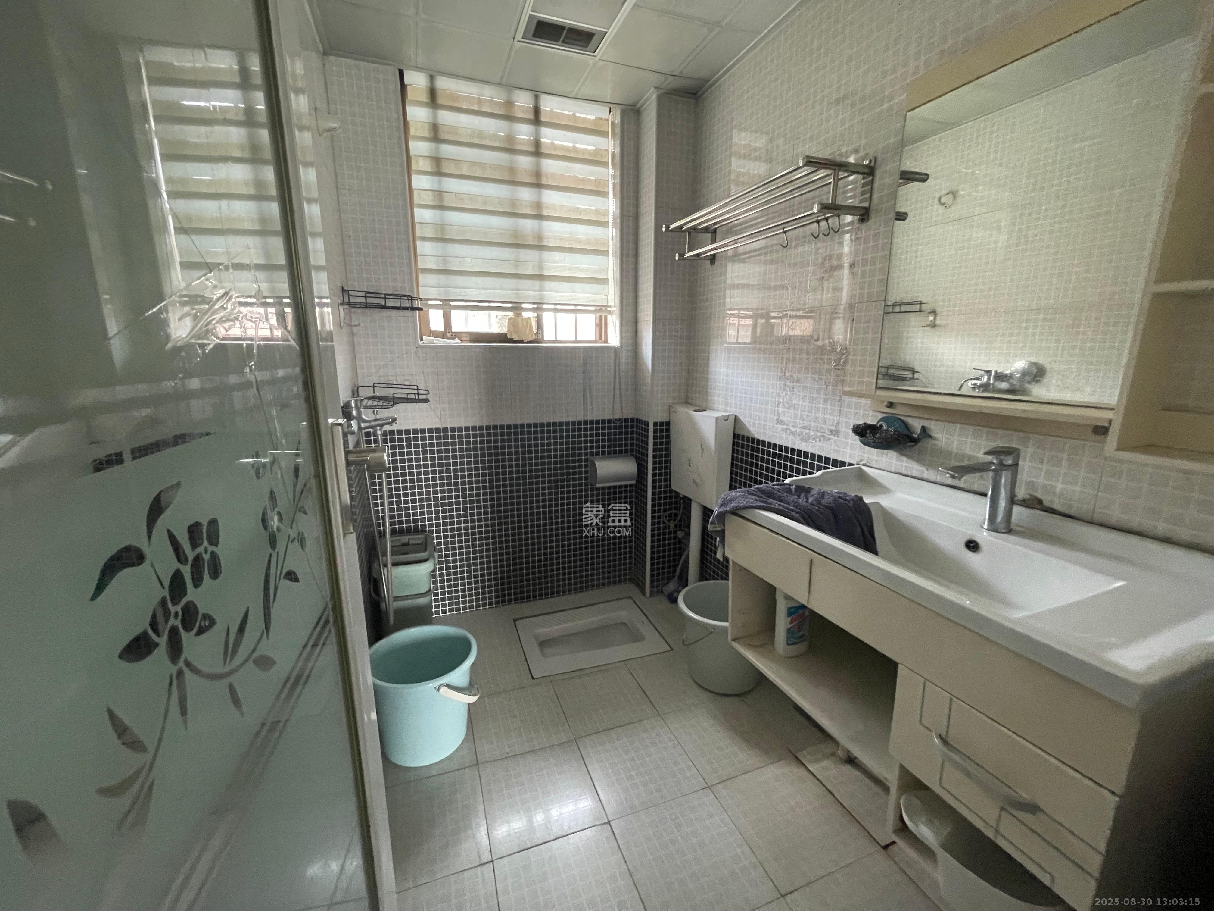 新路小区  3室1厅2卫   1800.00元/月室内图