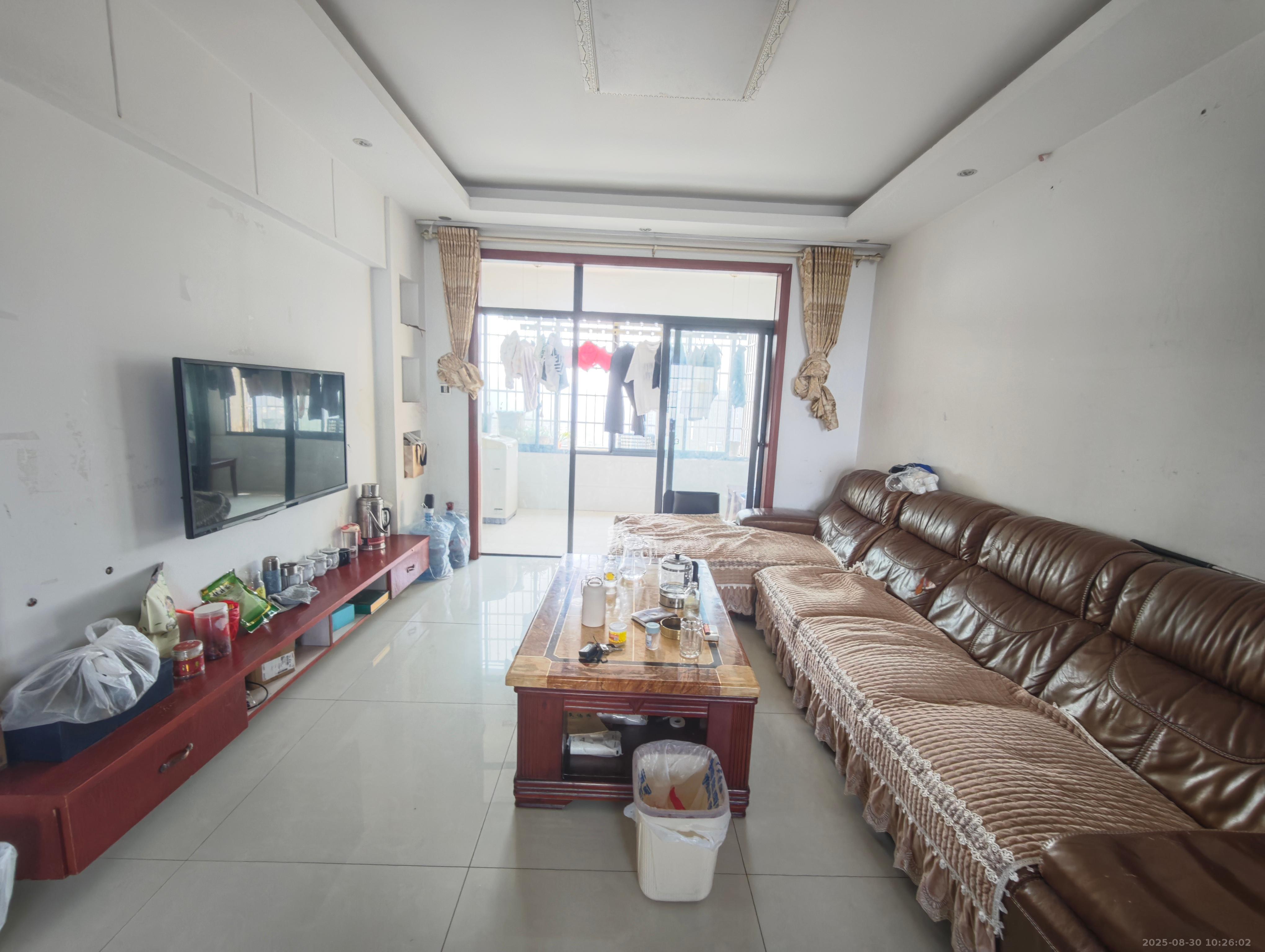 优山美地  3室2厅1卫   2300.00元/月
