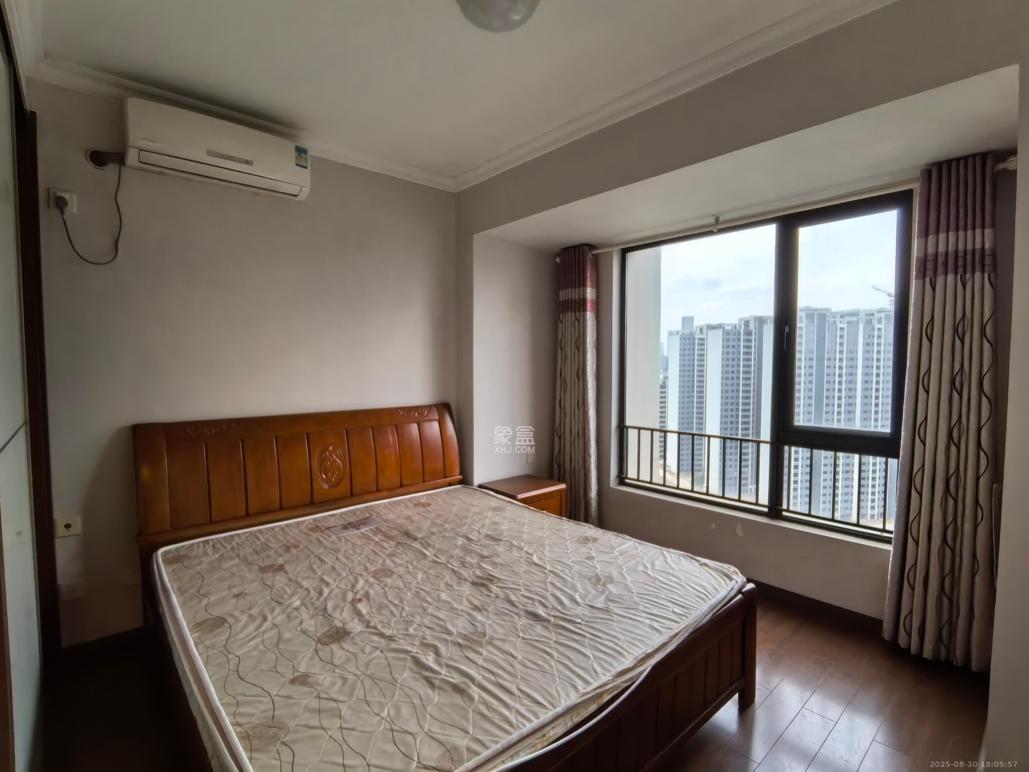 万科城  3室2厅1卫    2400.0元/月室内图