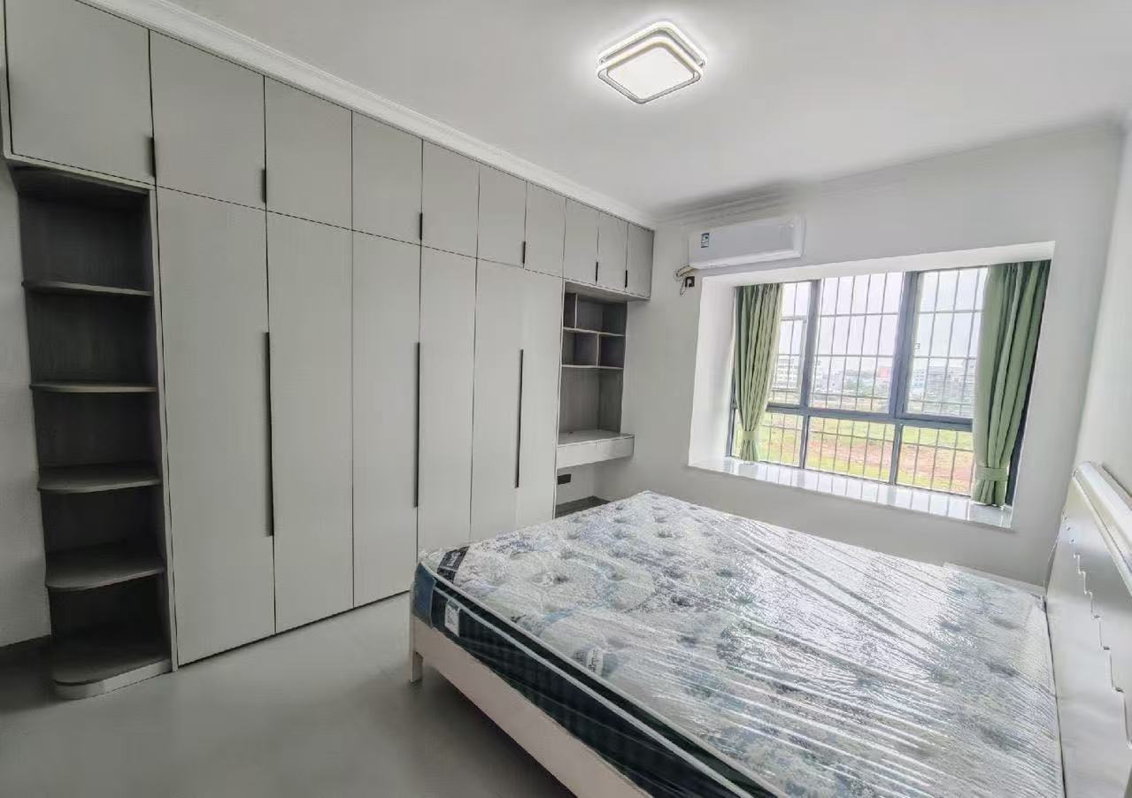 互助小区电梯房 3室2厅2卫 2100.0元/月 互助小区电梯房 3室2厅2卫 2100.0元/月室内图