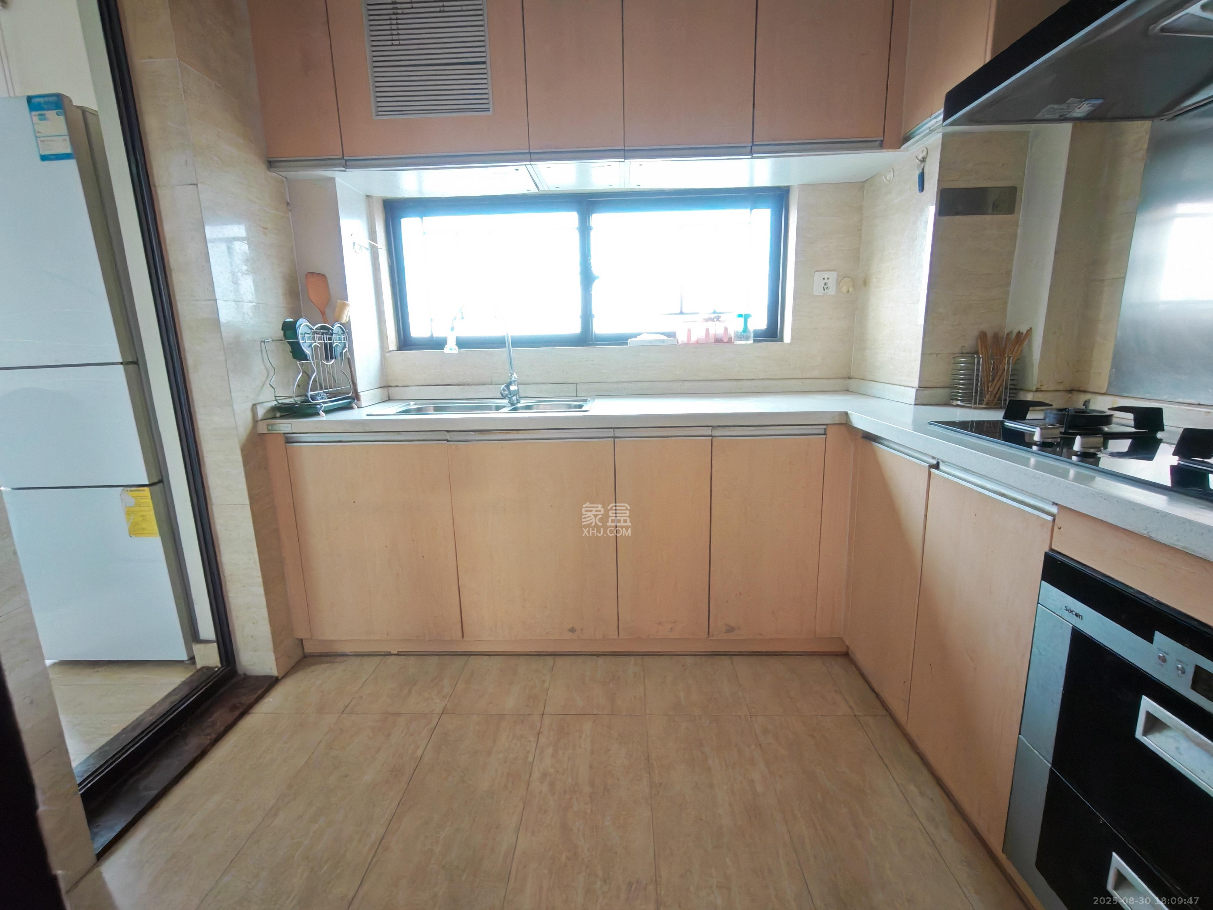 绿地中央广场  3室2厅2卫    3200.0元/月室内图