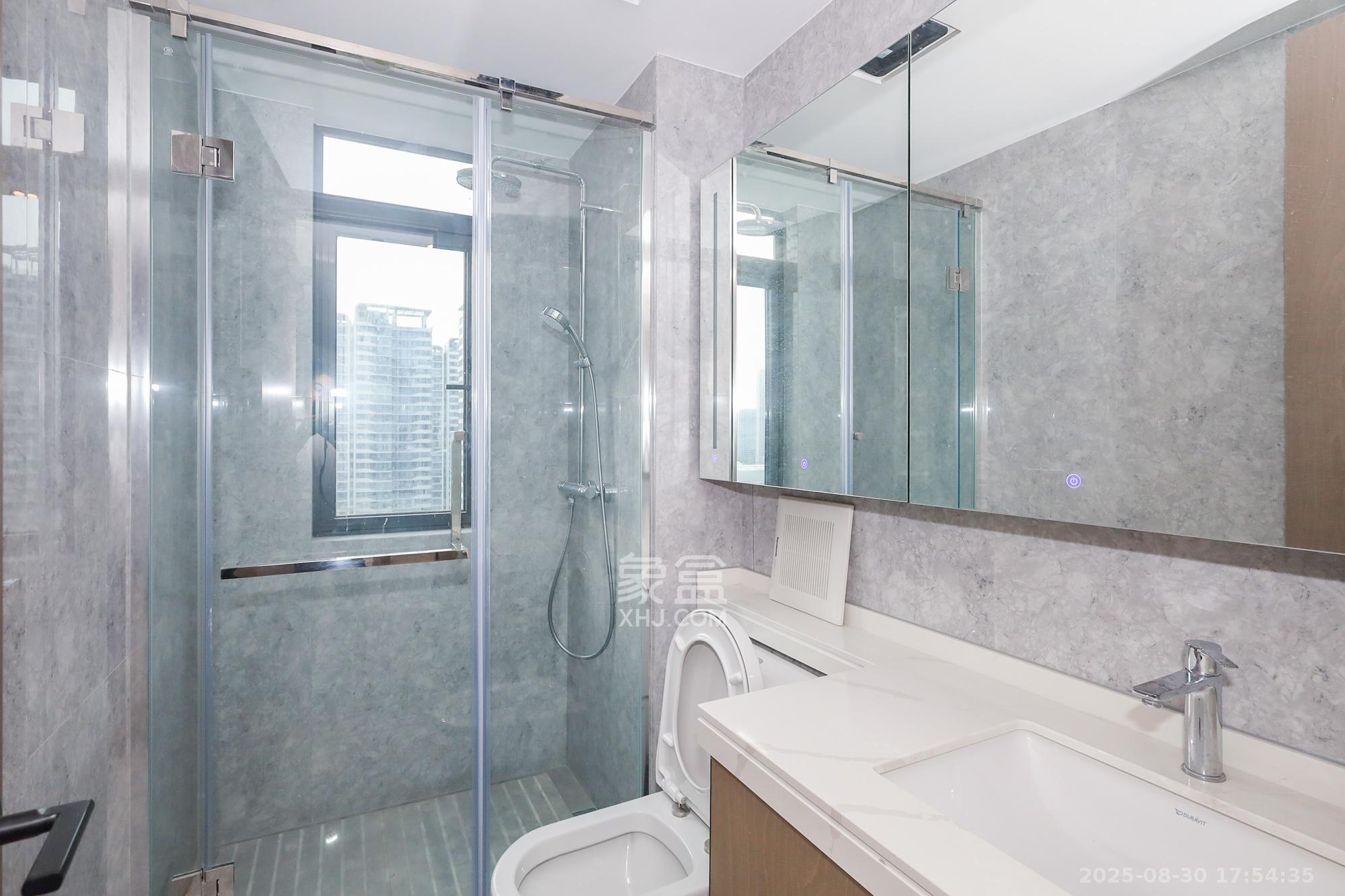 旭辉铂悦湘江  4室2厅3卫    450.0万卫生间