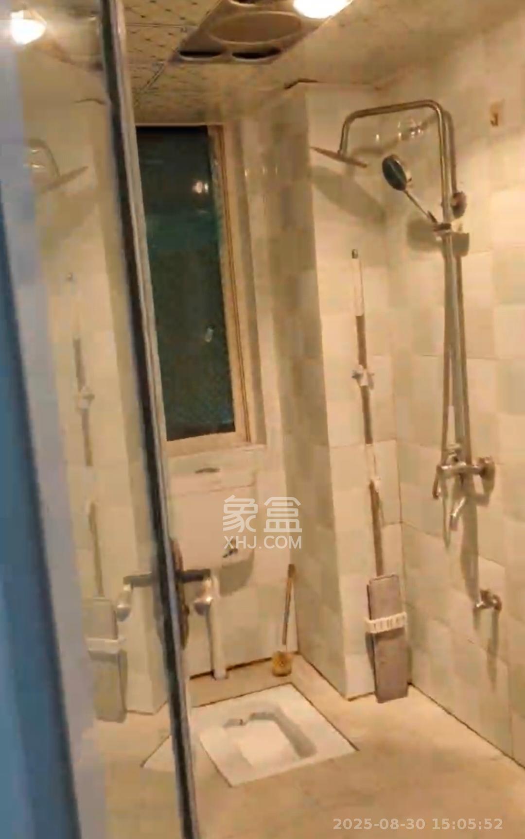 和润园一、二期 3室2厅1卫 2000.0元/月 和润园一、二期 3室2厅1卫 2000.0元/月室内图