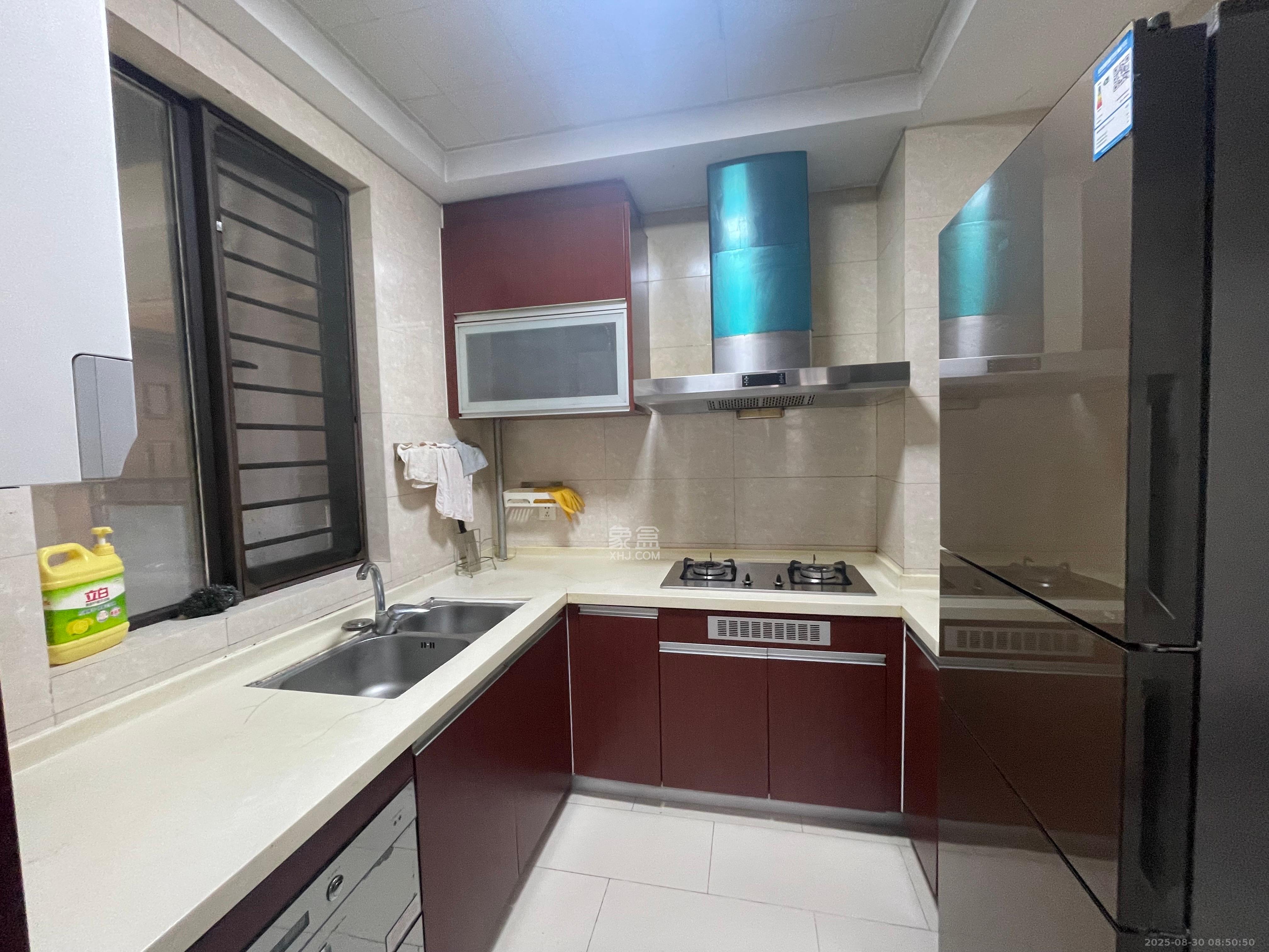 中海国际三期 3室2厅2卫 2300.0元/月 中海国际三期 3室2厅2卫 2300.0元/月室内图