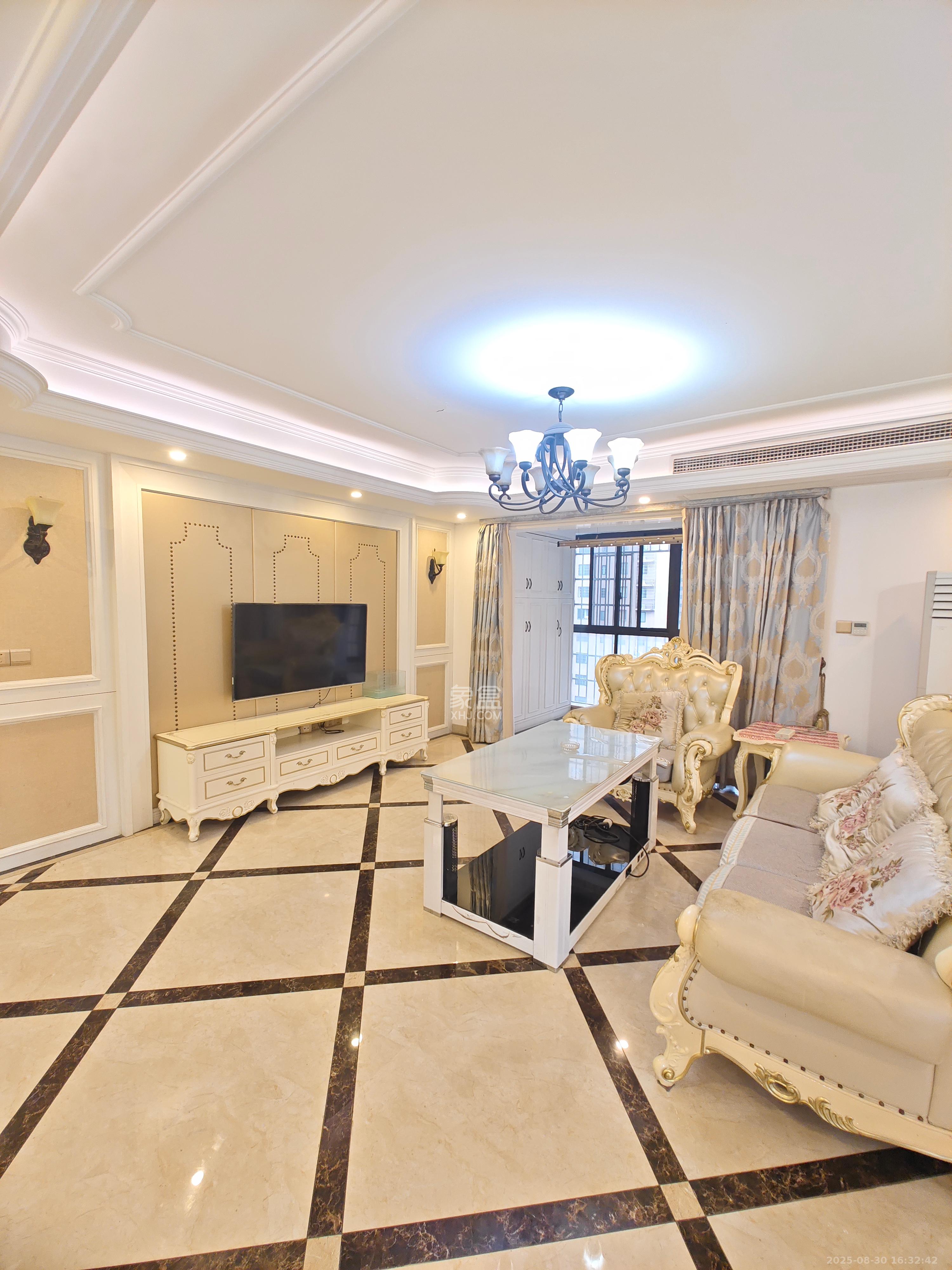 华润凤凰城三期 3室2厅2卫 2500.0元/月 华润凤凰城三期 3室2厅2卫 2500.0元/月室内图