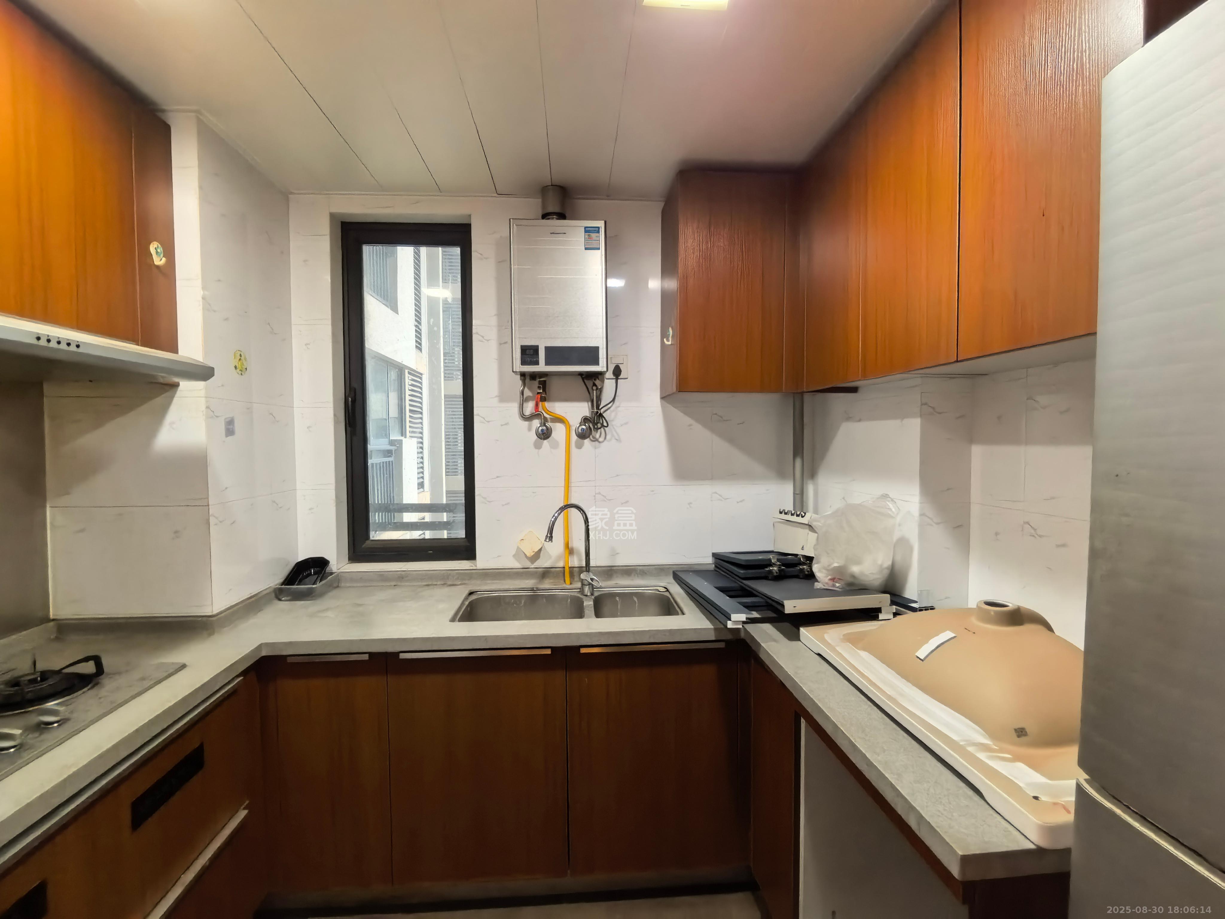 万科城  3室2厅1卫    2400.0元/月室内图