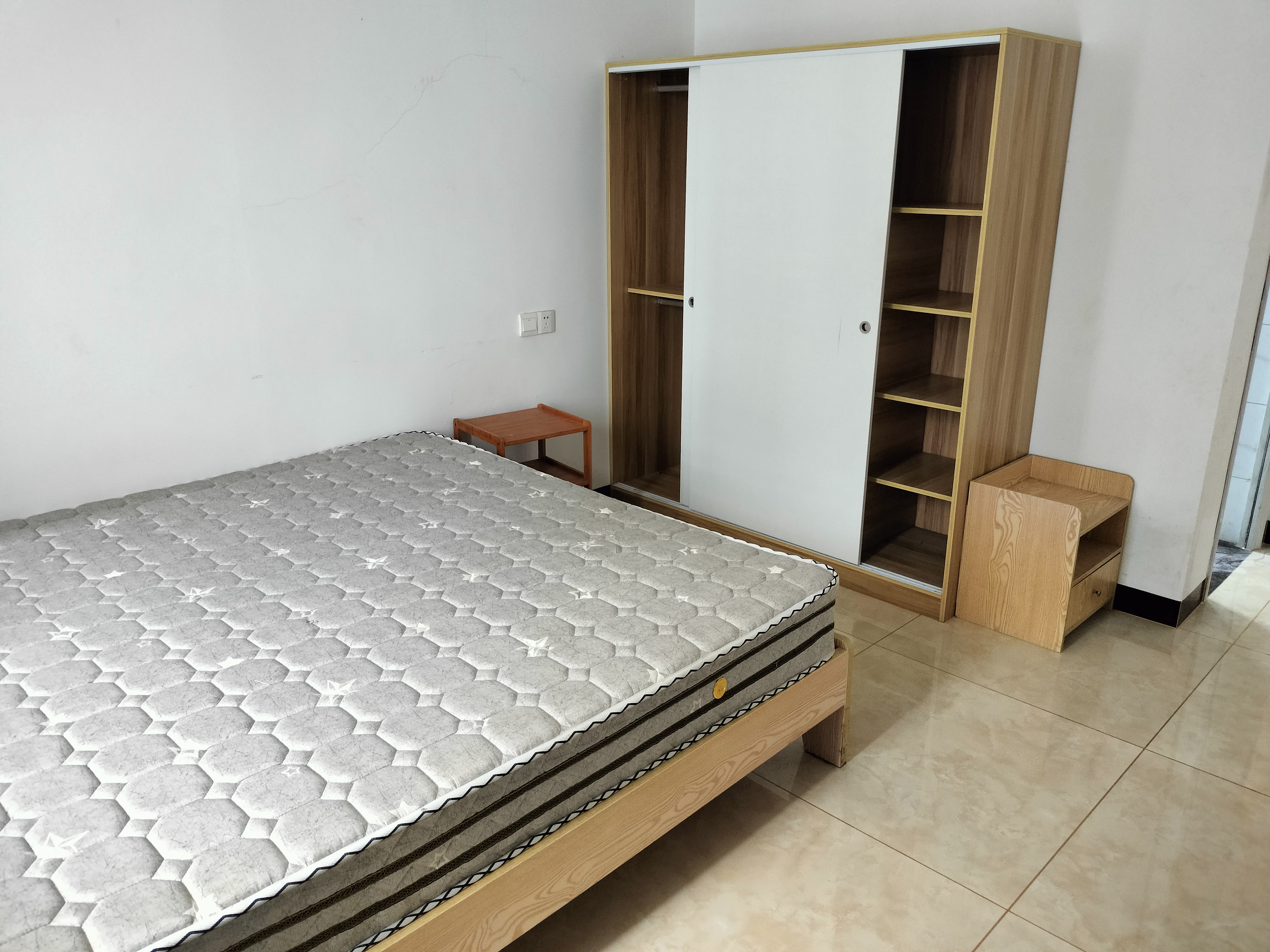 航天小区(美兰区滨江路) 3室2厅2卫 2600.0元/月 航天小区(美兰区滨江路) 3室2厅2卫 2600.0元/月室内图