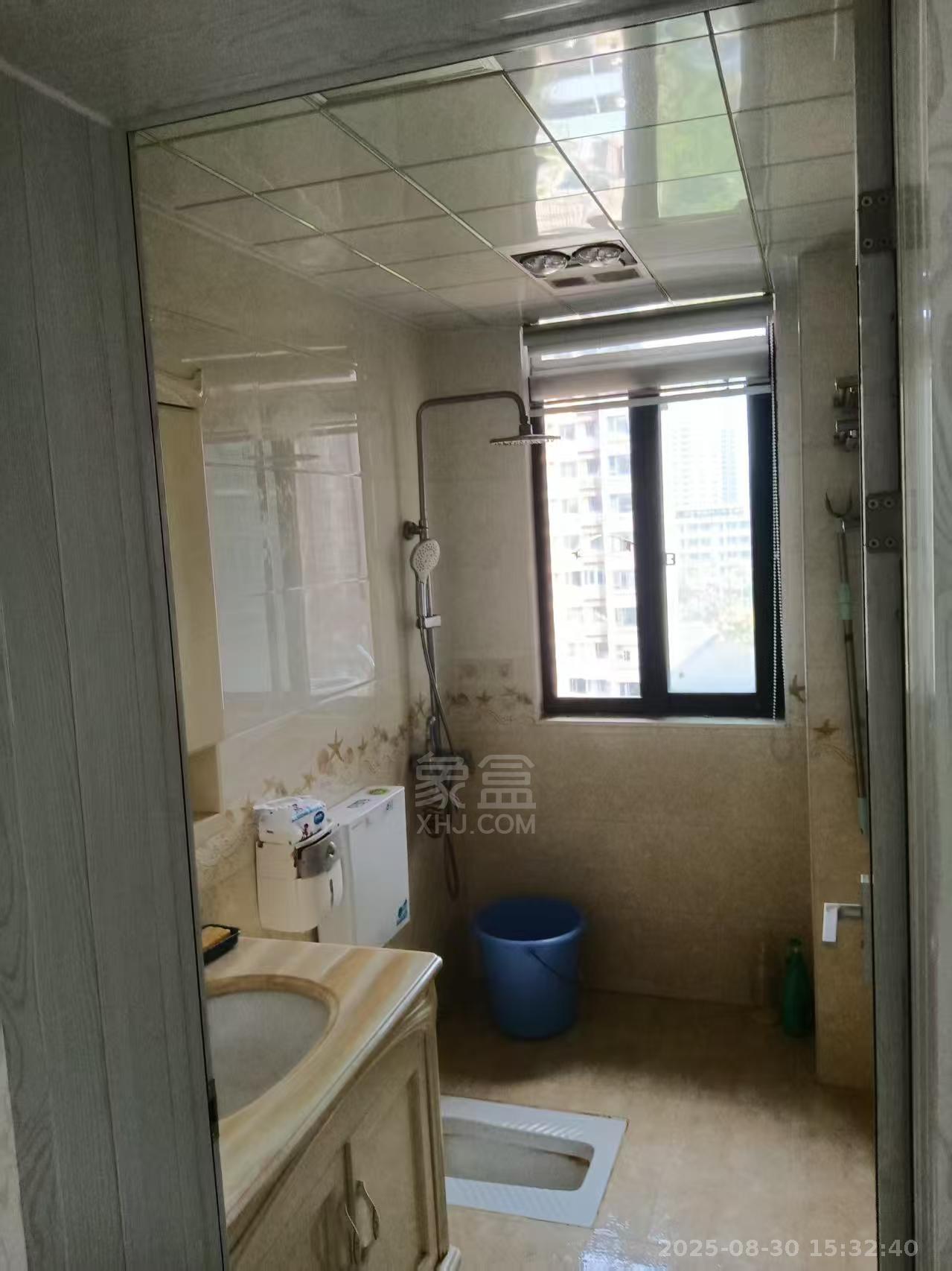 金轮翡翠名园 3室2厅2卫 2300.0元/月 金轮翡翠名园 3室2厅2卫 2300.0元/月室内图