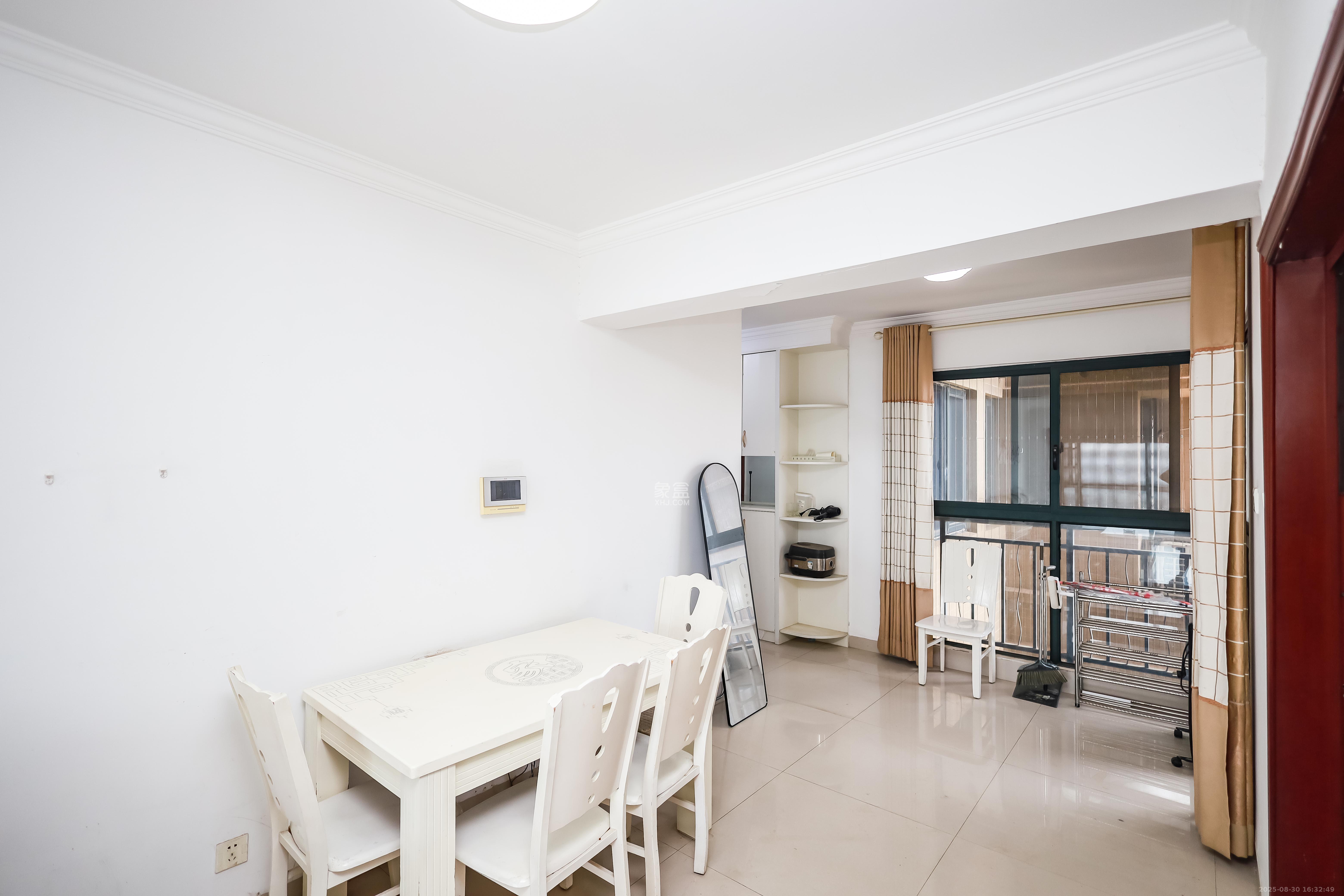 永祺西京  3室2厅2卫    128.0万客厅