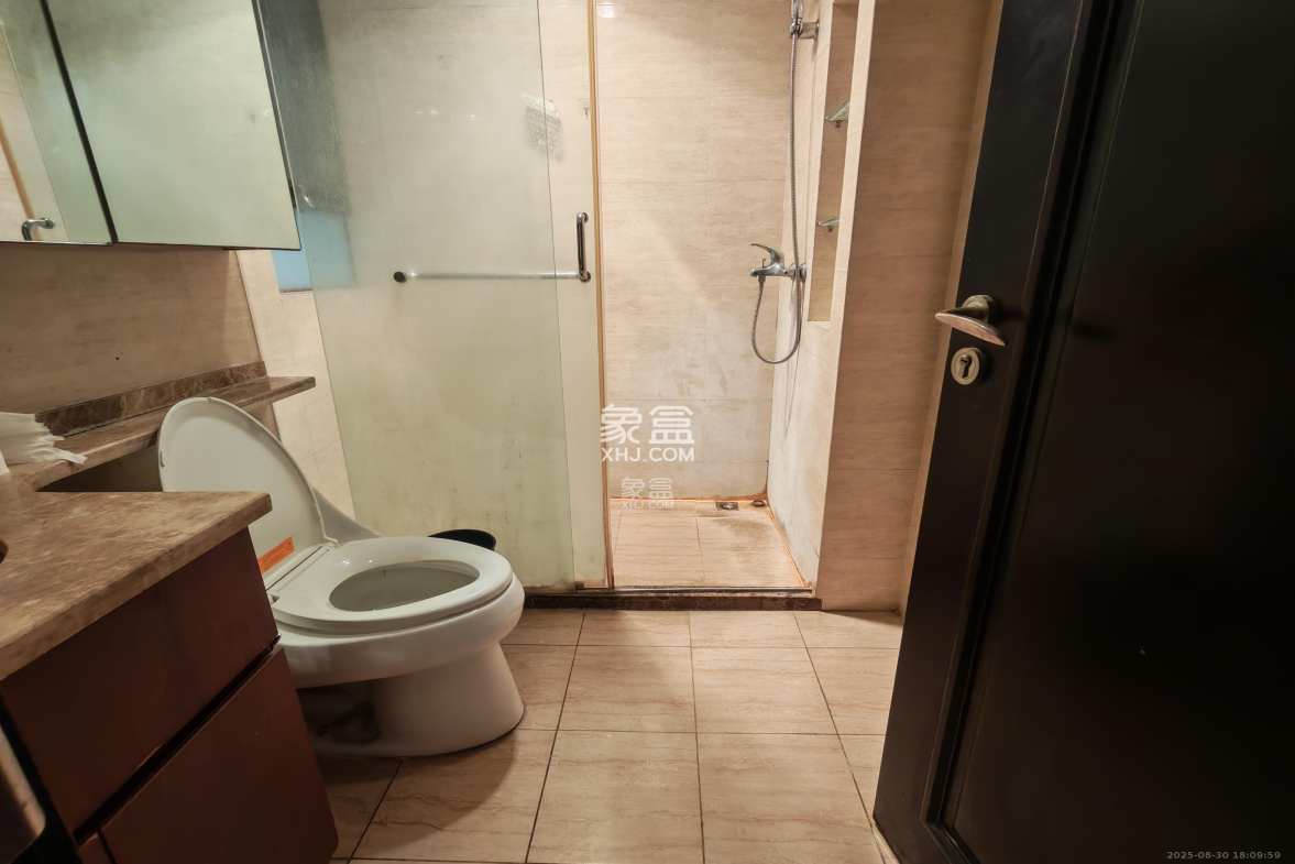 绿地中央广场  3室2厅2卫    3200.0元/月 绿地中央广场  3室2厅2卫    3200.0元/月室内图