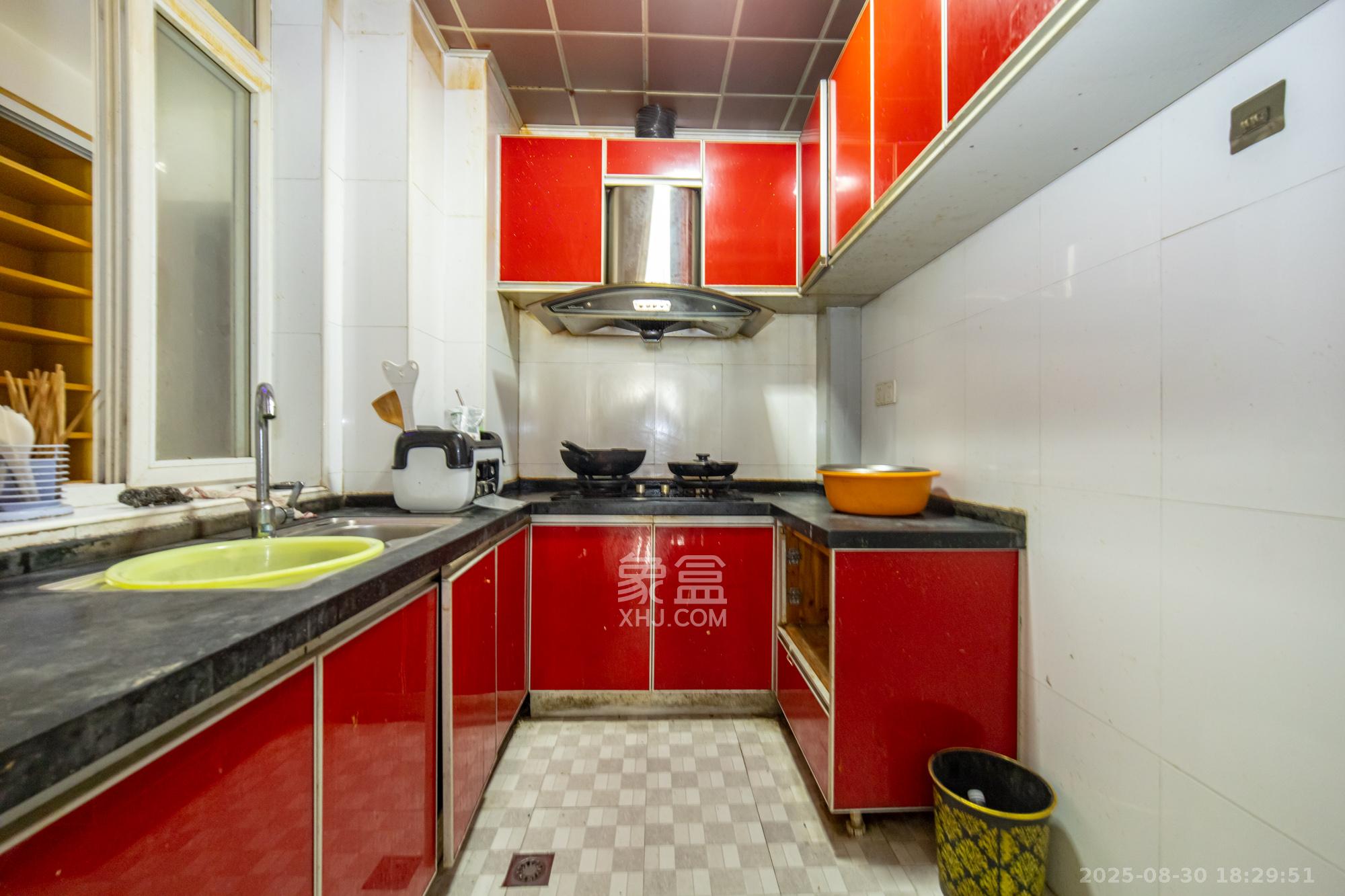 楚天中苑 3室2厅2卫 55.0万 楚天中苑 3室2厅2卫 55.0万厨房