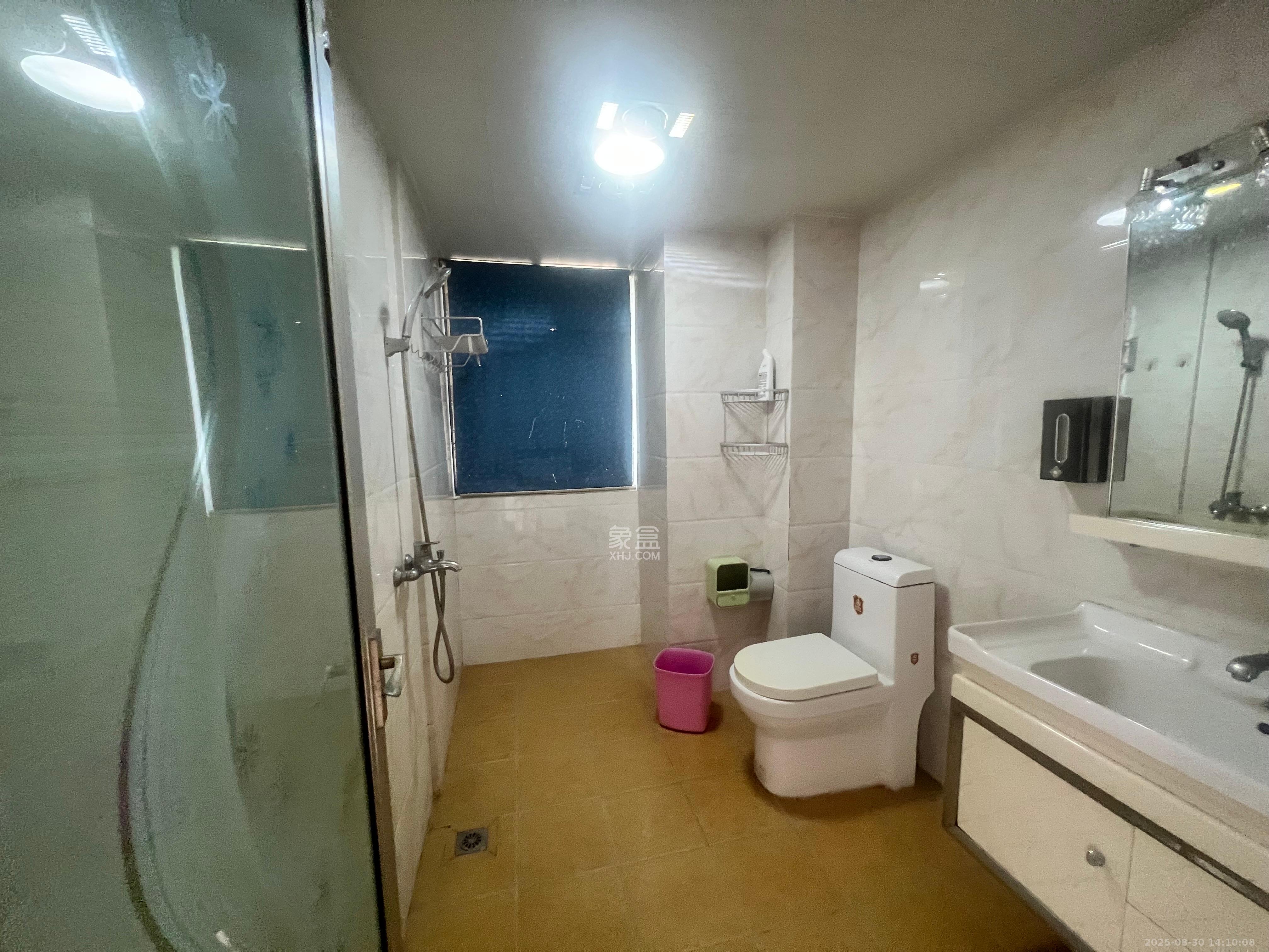 优山美地  3室2厅2卫    2200.0元/月 优山美地  3室2厅2卫    2200.0元/月室内图