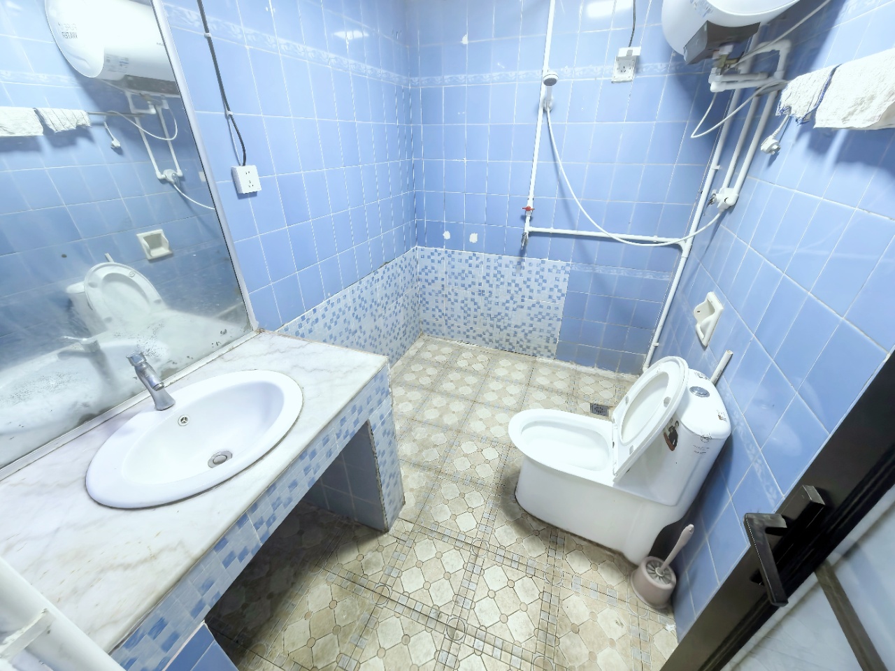 百金城小区  2室2厅1卫   2300.00元/月室内图