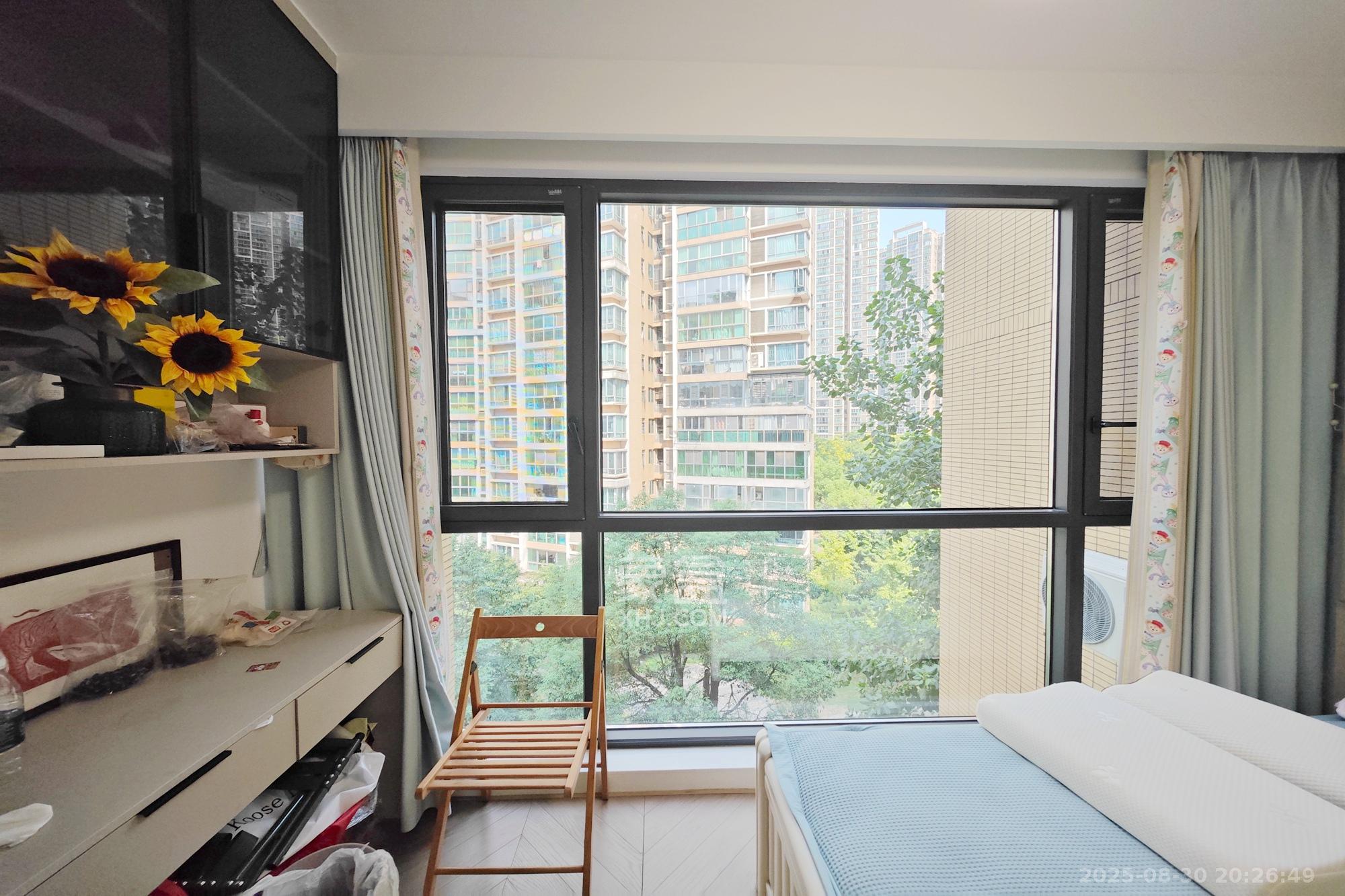 新城新世界一二三期  4室2厅2卫    150.0万 新城新世界一二三期  4室2厅2卫    150.0万卧室