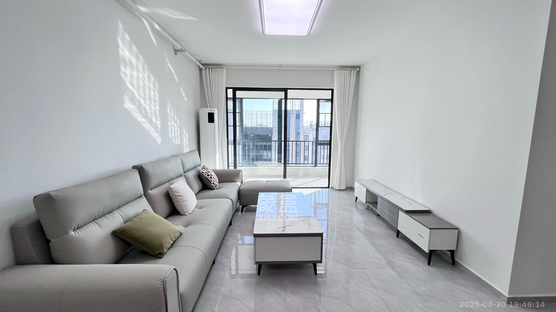 南山梅溪一方  3室2厅2卫    3000.0元/月室内图