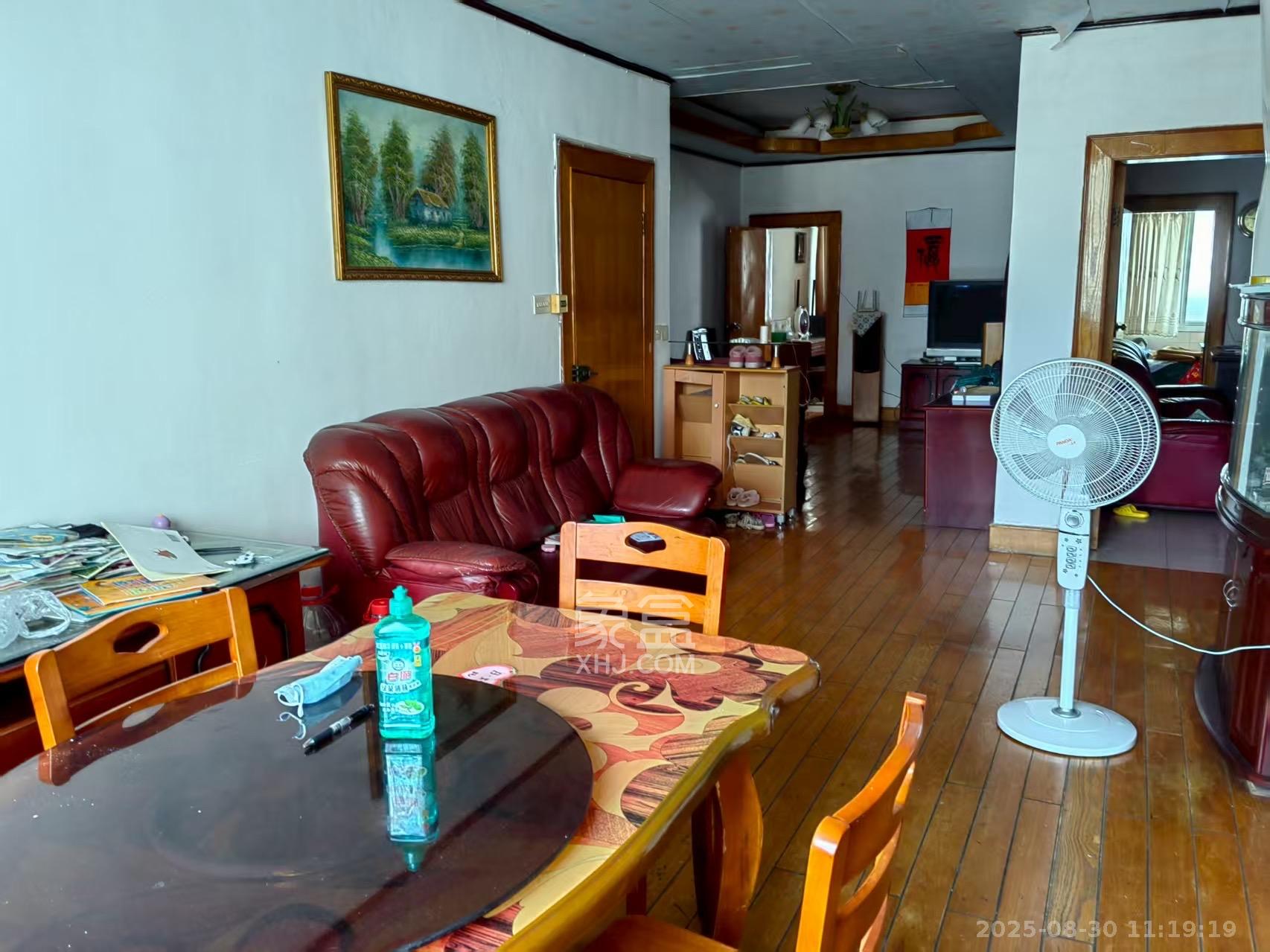 73分局(电信宿舍) 3室2厅1卫 2200.0元/月 73分局(电信宿舍) 3室2厅1卫 2200.0元/月室内图