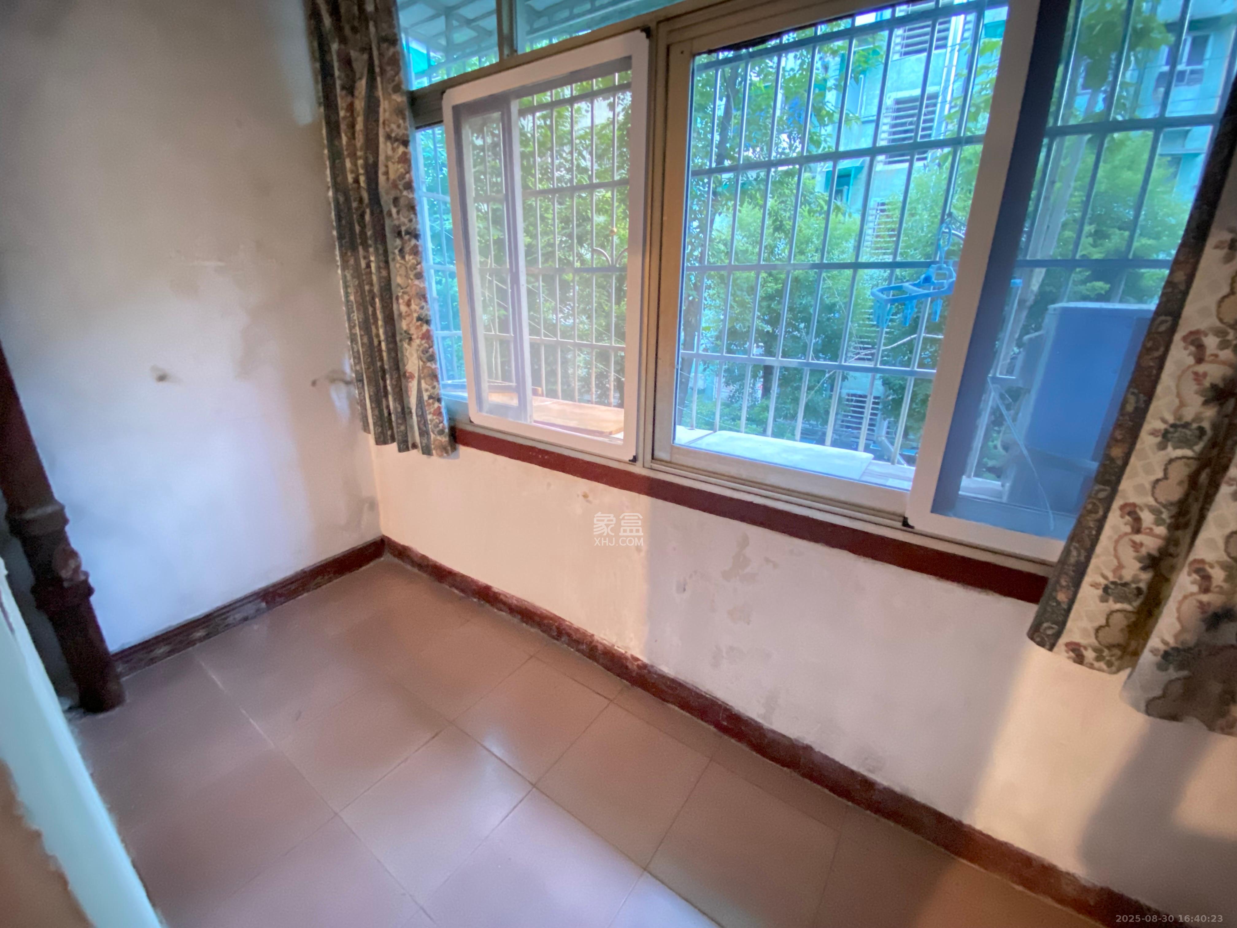 红旗区三片 1室1厅1卫 1000.0元/月 红旗区三片 1室1厅1卫 1000.0元/月室内图