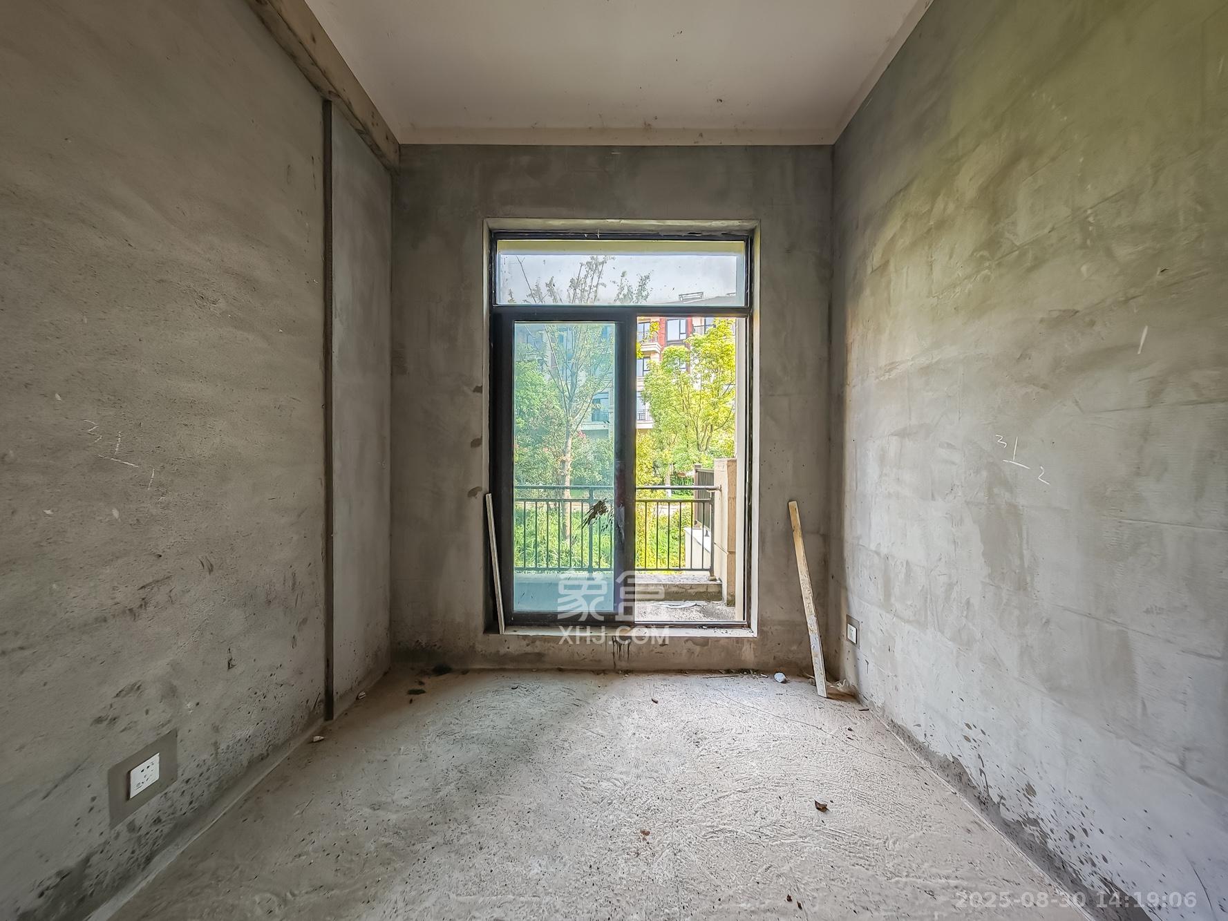 恒基旭辉湖山赋  6室3厅4卫    458.0万卧室