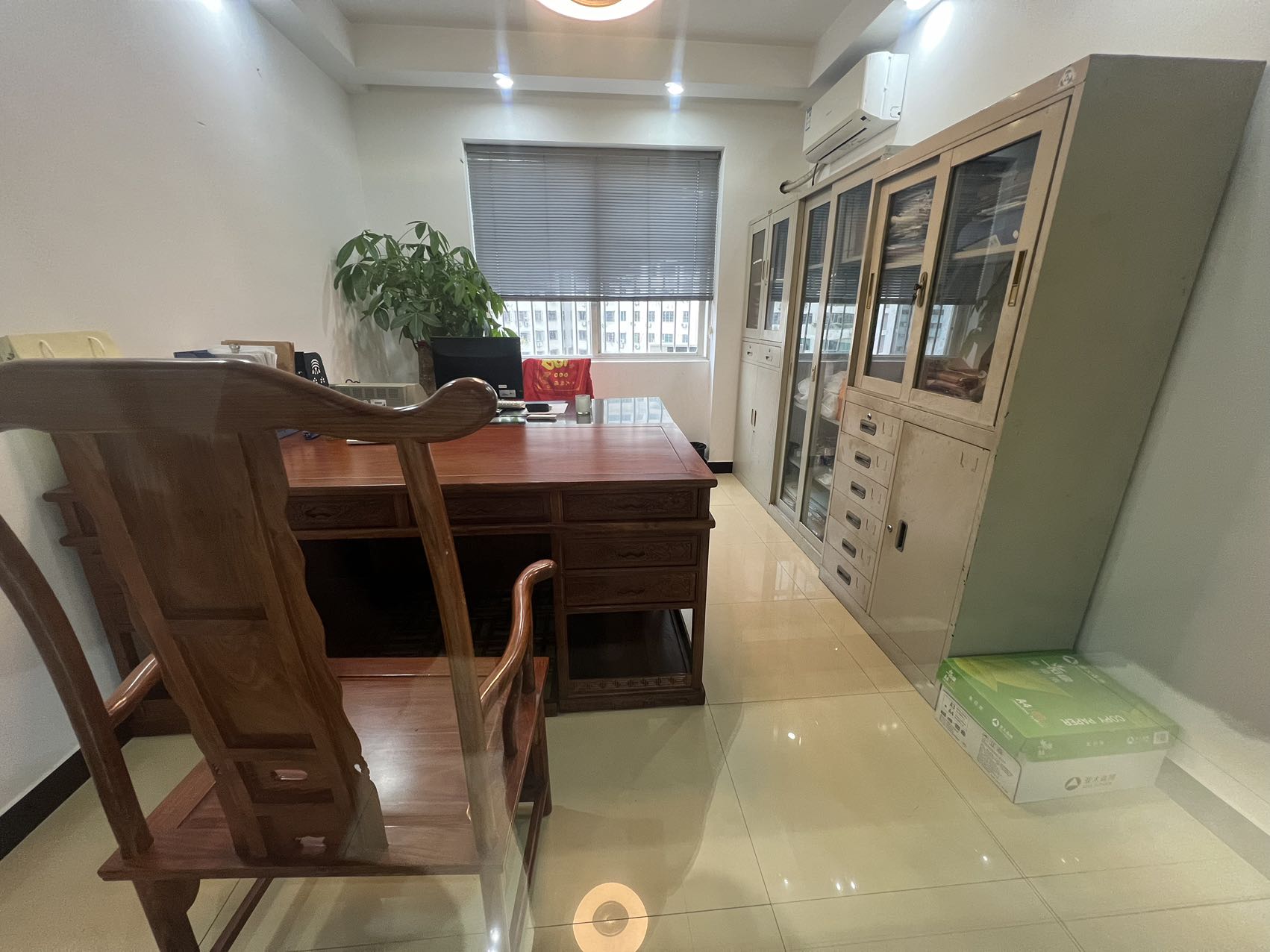 中盐大厦 4室2厅1卫 4500.0元/月 中盐大厦 4室2厅1卫 4500.0元/月室内图