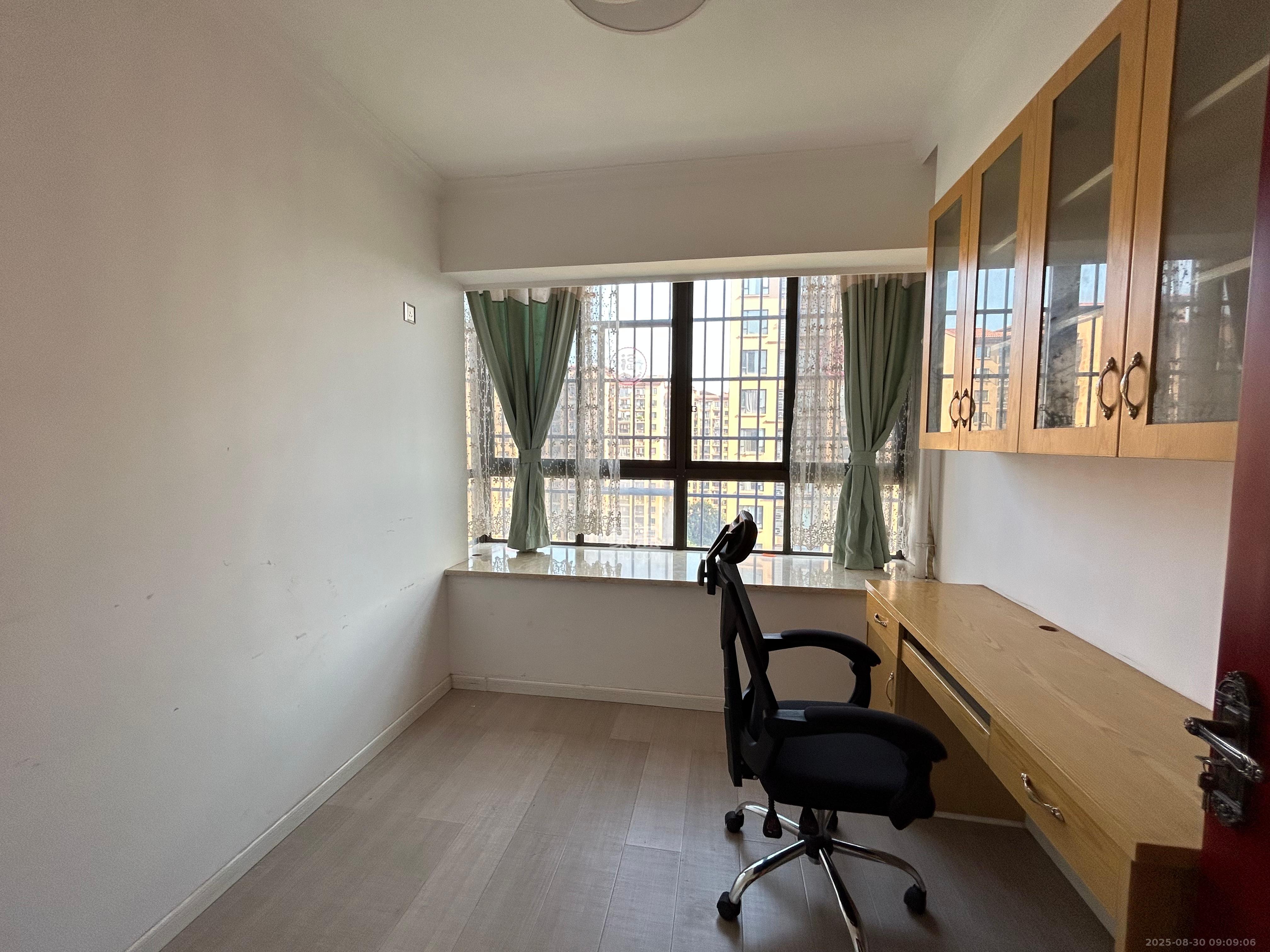 中信凯旋城（中信新城四期）  4室2厅2卫    3000.0元/月室内图