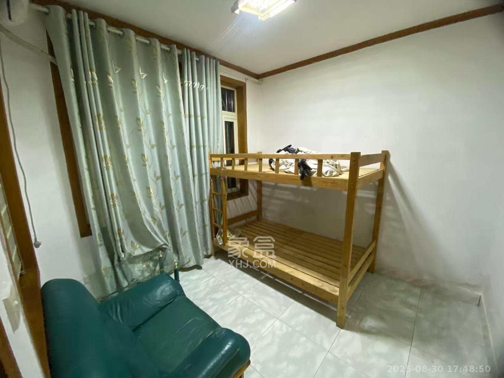 十一中学单位宿舍  3室1厅1卫    2000.0元/月室内图