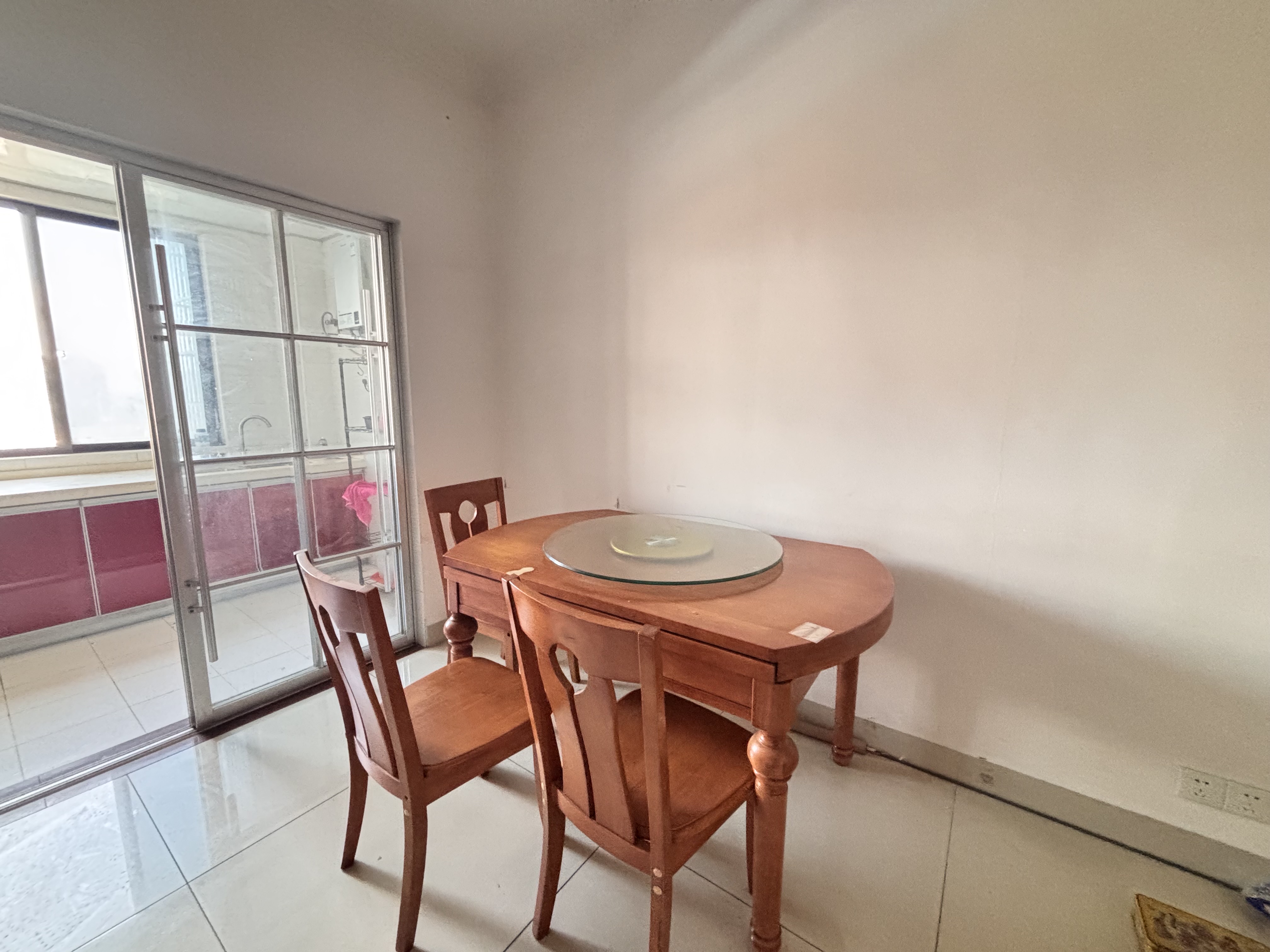 香格里拉 1室0厅0卫 1900.0元/月 香格里拉 1室0厅0卫 1900.0元/月室内图