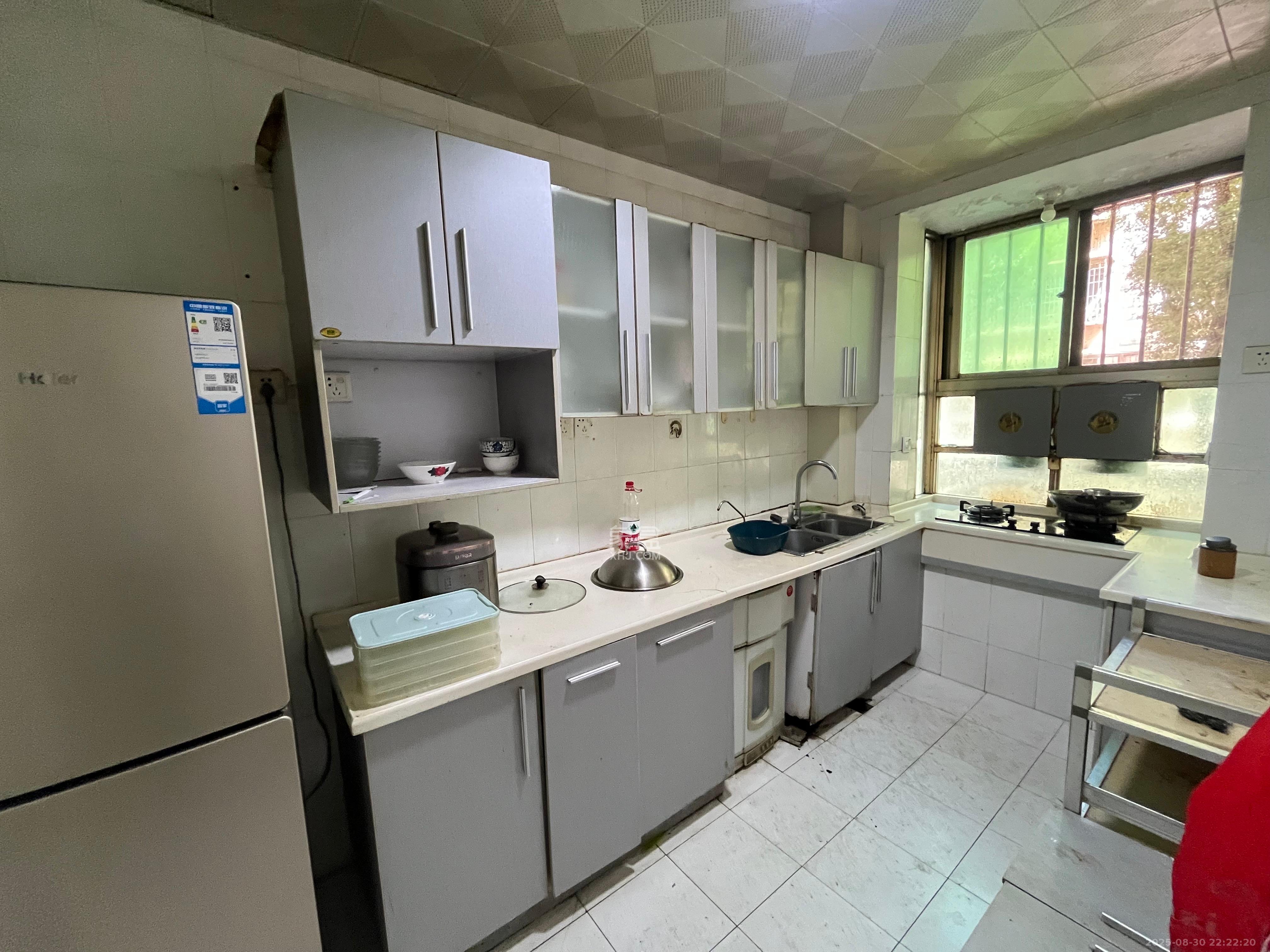 新华园 3室2厅2卫 2100.0元/月 新华园 3室2厅2卫 2100.0元/月室内图