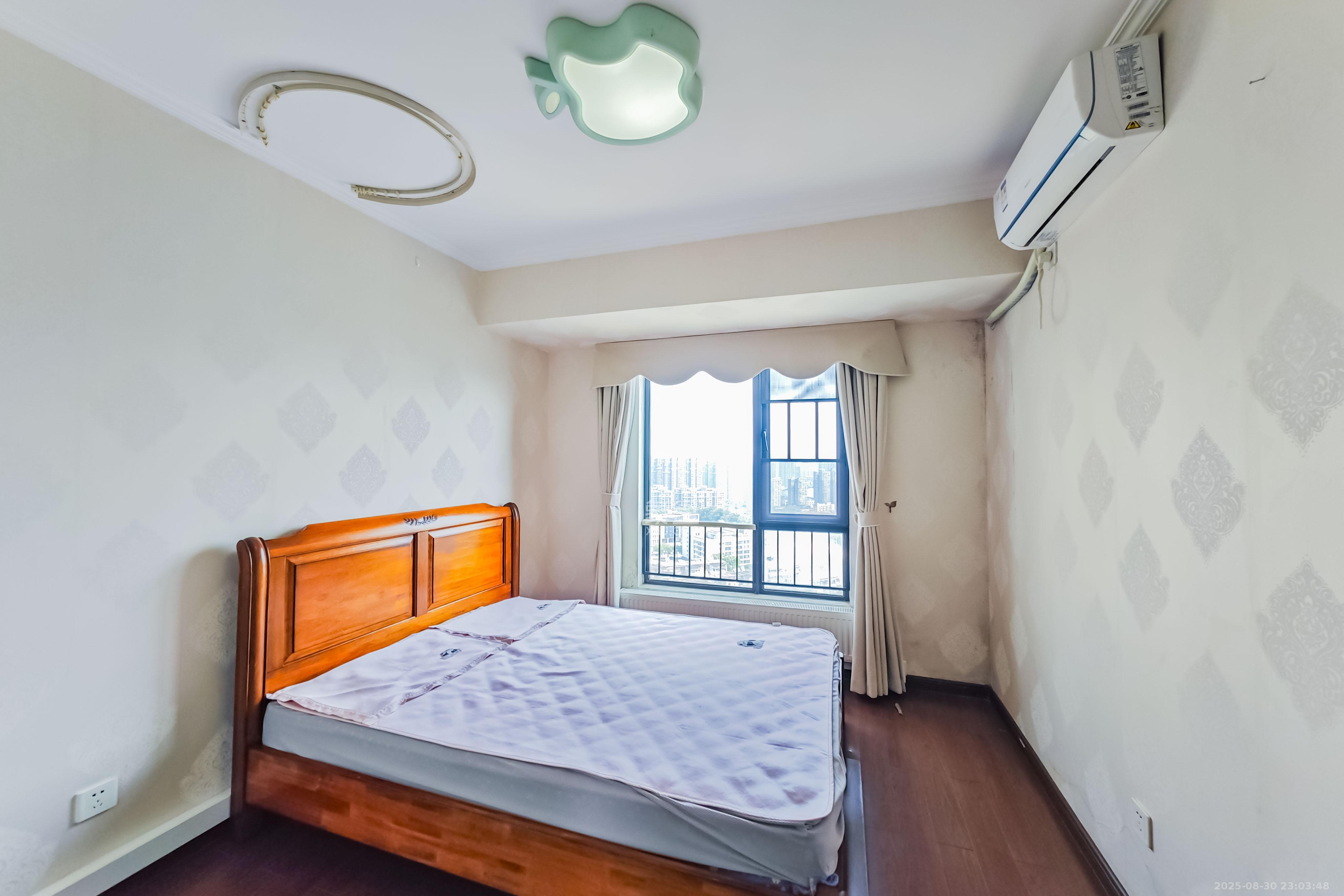 万科金域华府三四期  4室2厅2卫    122.0万 万科金域华府三四期  4室2厅2卫    122.0万卧室