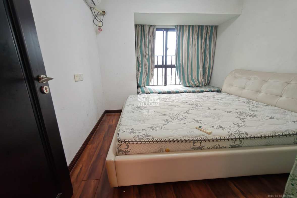 绿地中央广场  3室2厅2卫    3200.0元/月 绿地中央广场  3室2厅2卫    3200.0元/月室内图