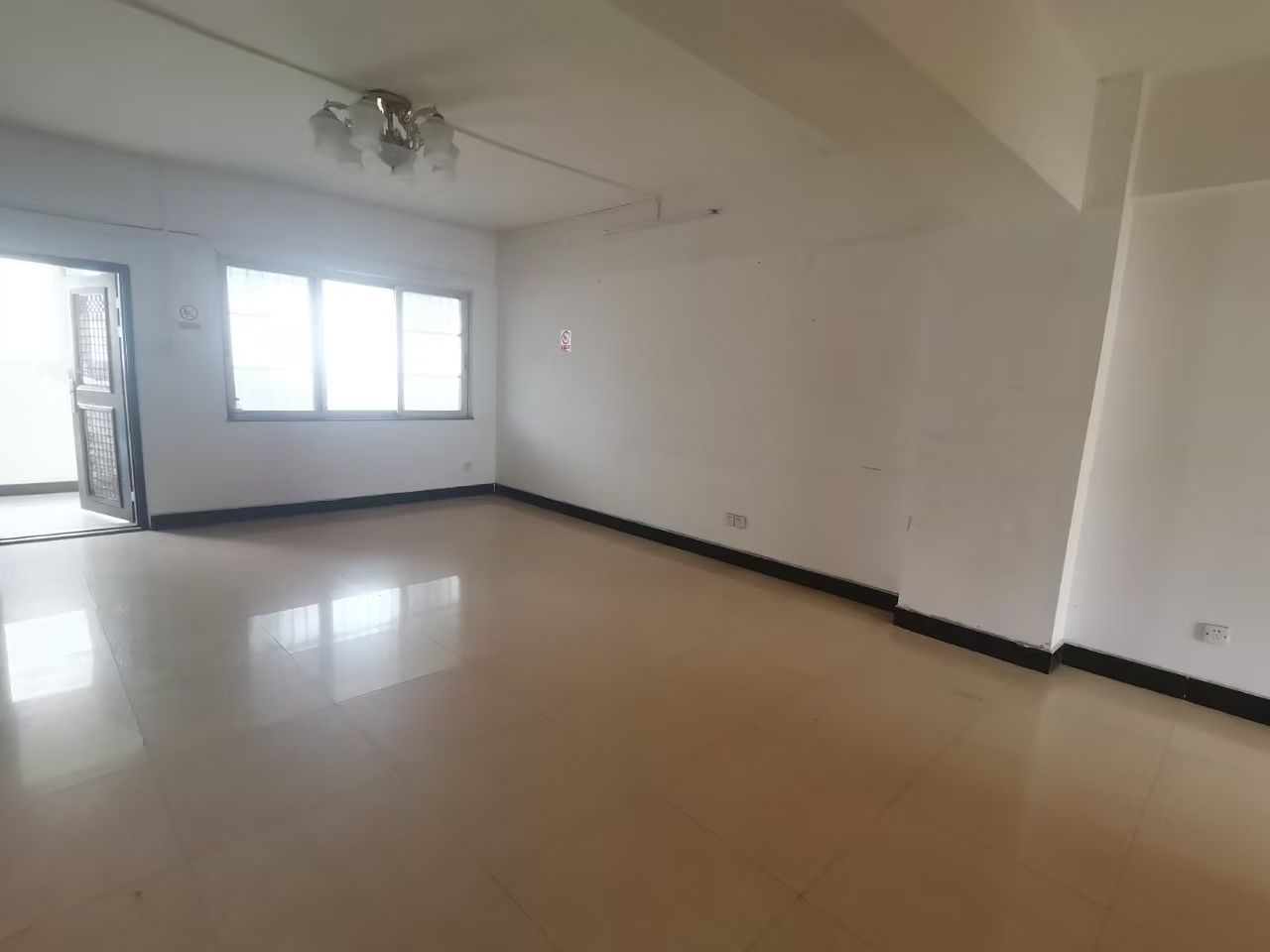 环岛大厦 3室2厅2卫 3300.0元/月 环岛大厦 3室2厅2卫 3300.0元/月室内图