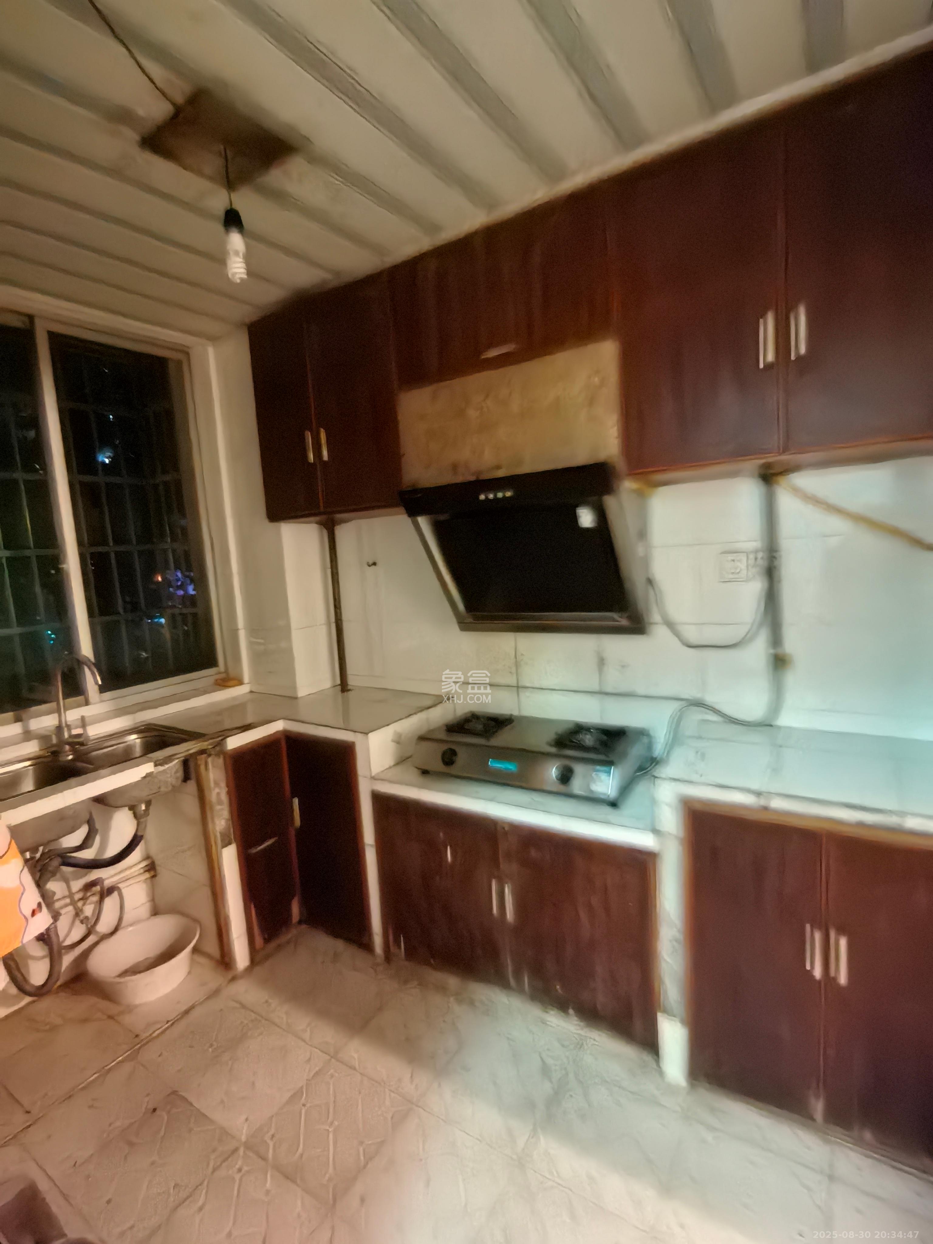 中南汽车世界 2室1厅1卫 1300.0元/月 中南汽车世界 2室1厅1卫 1300.0元/月室内图