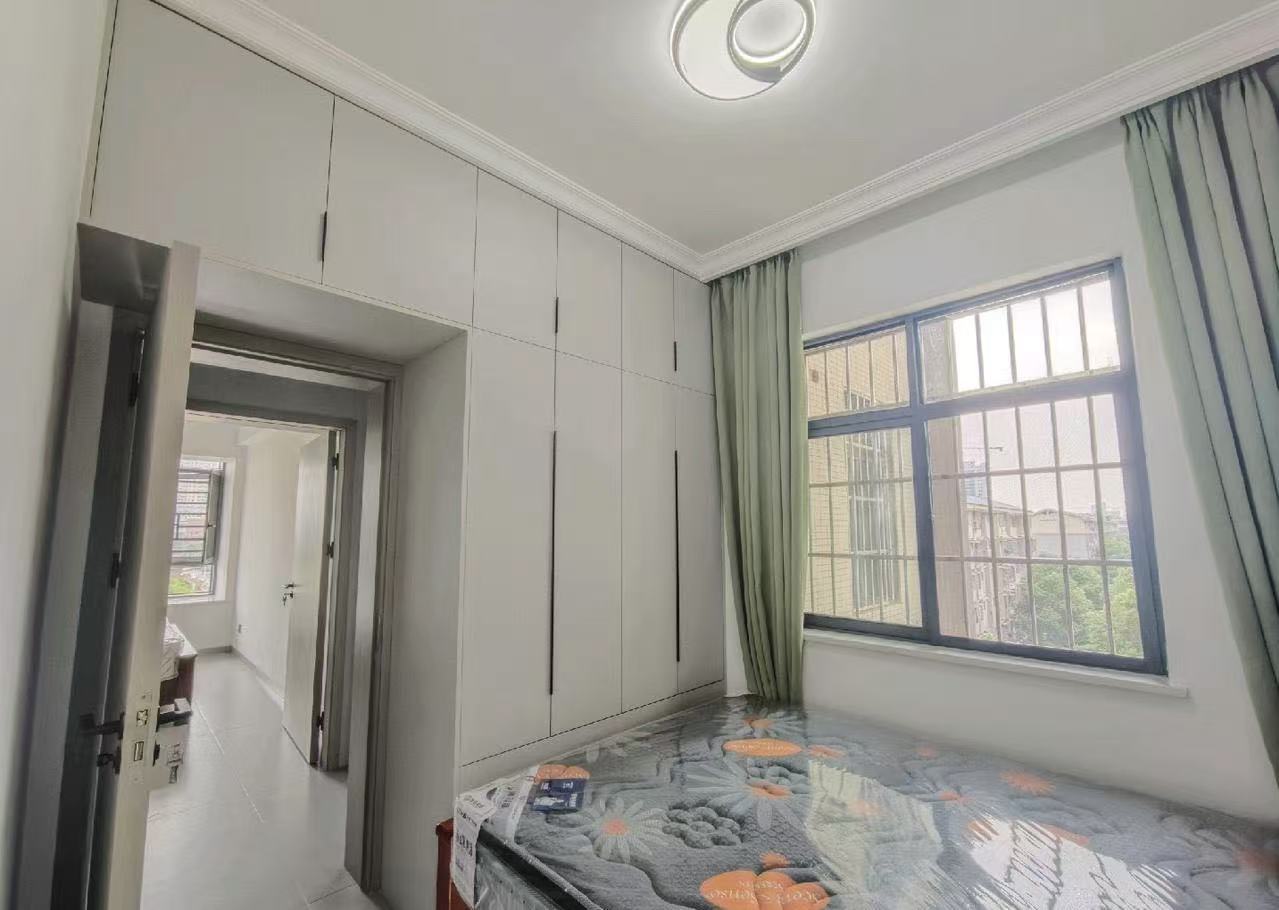 互助小区电梯房 3室2厅2卫 2100.0元/月 互助小区电梯房 3室2厅2卫 2100.0元/月室内图