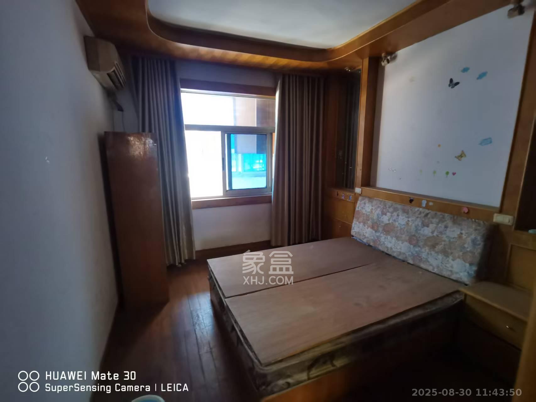 三泰街散盘  3室2厅1卫    2000.0元/月室内图