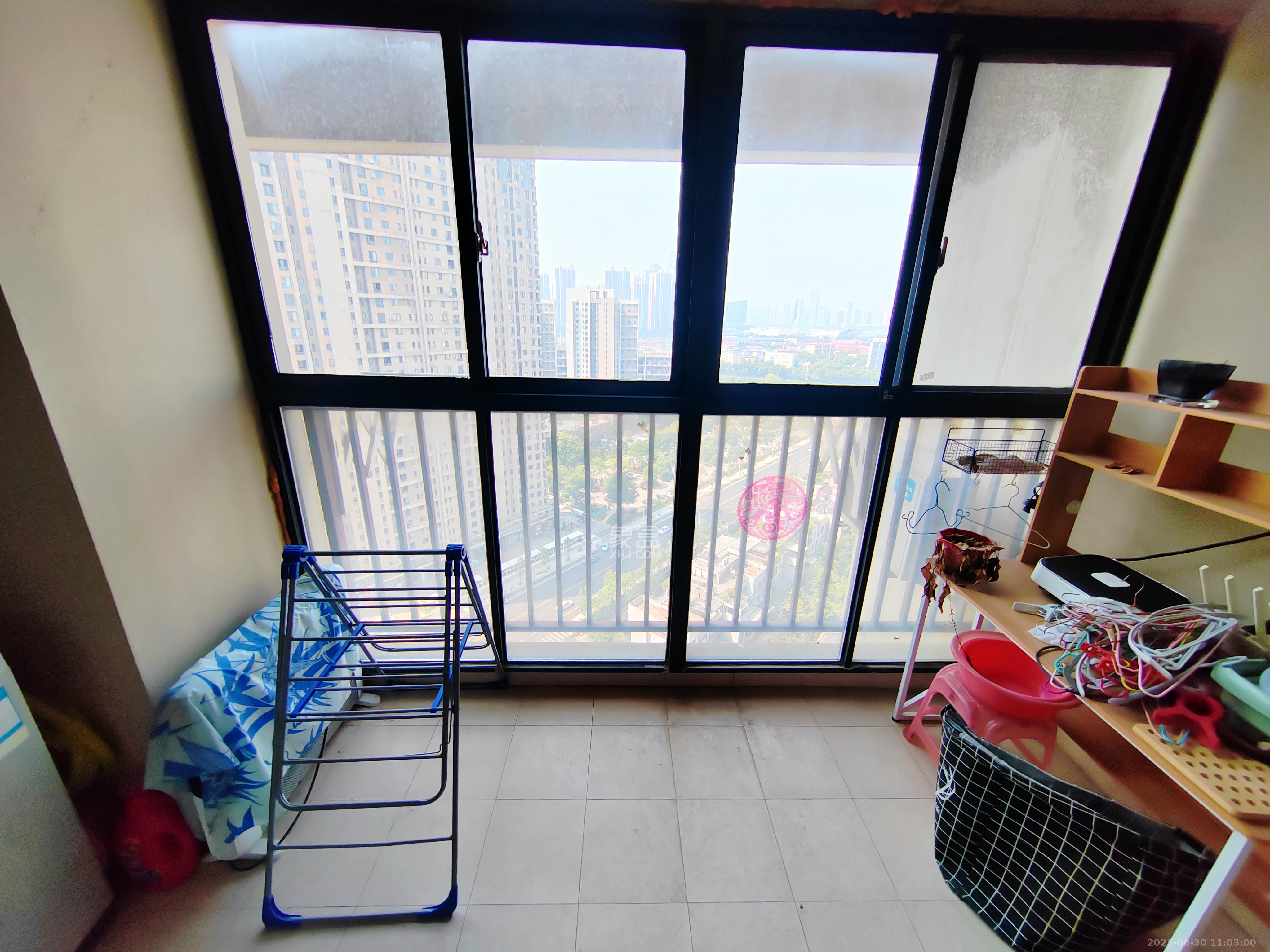 万科城  3室1厅1卫    2400.0元/月 万科城  3室1厅1卫    2400.0元/月室内图