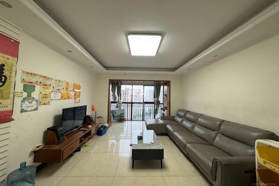 中南红领邦(红星嘉和苑)  3室1厅1卫    2000.0元/月 中南红领邦(红星嘉和苑)  3室1厅1卫    2000.0元/月室内图