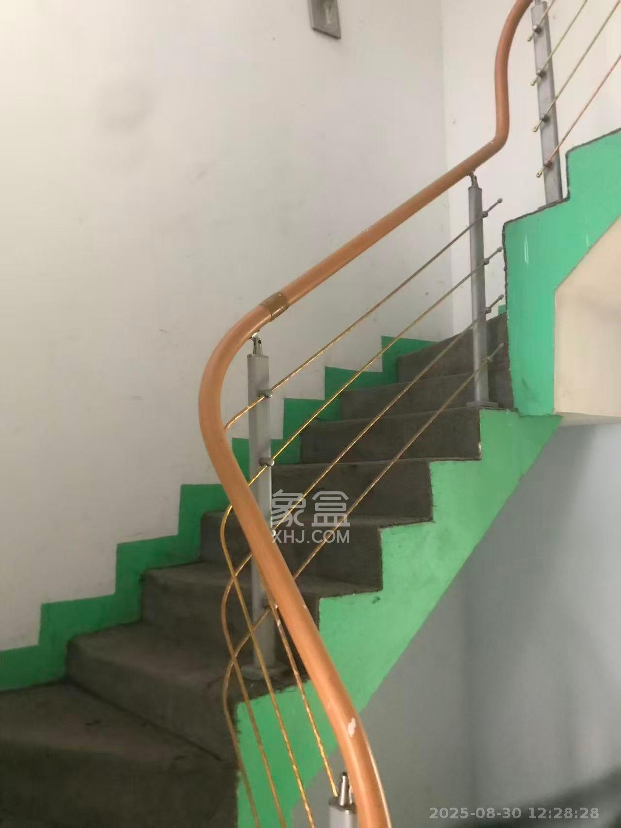 静园山庄  6室3厅2卫    2500.0元/月 静园山庄  6室3厅2卫    2500.0元/月室内图