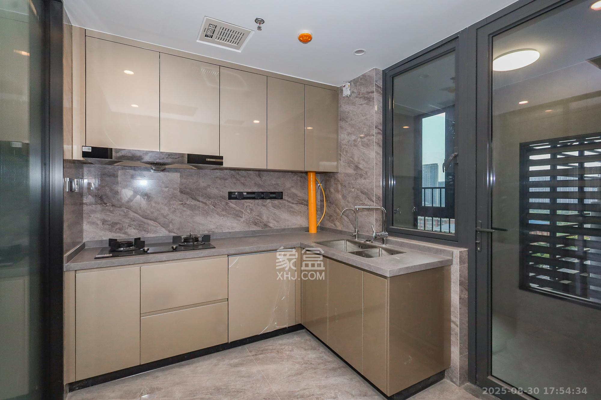 旭辉铂悦湘江 4室2厅3卫 450.0万 旭辉铂悦湘江 4室2厅3卫 450.0万厨房